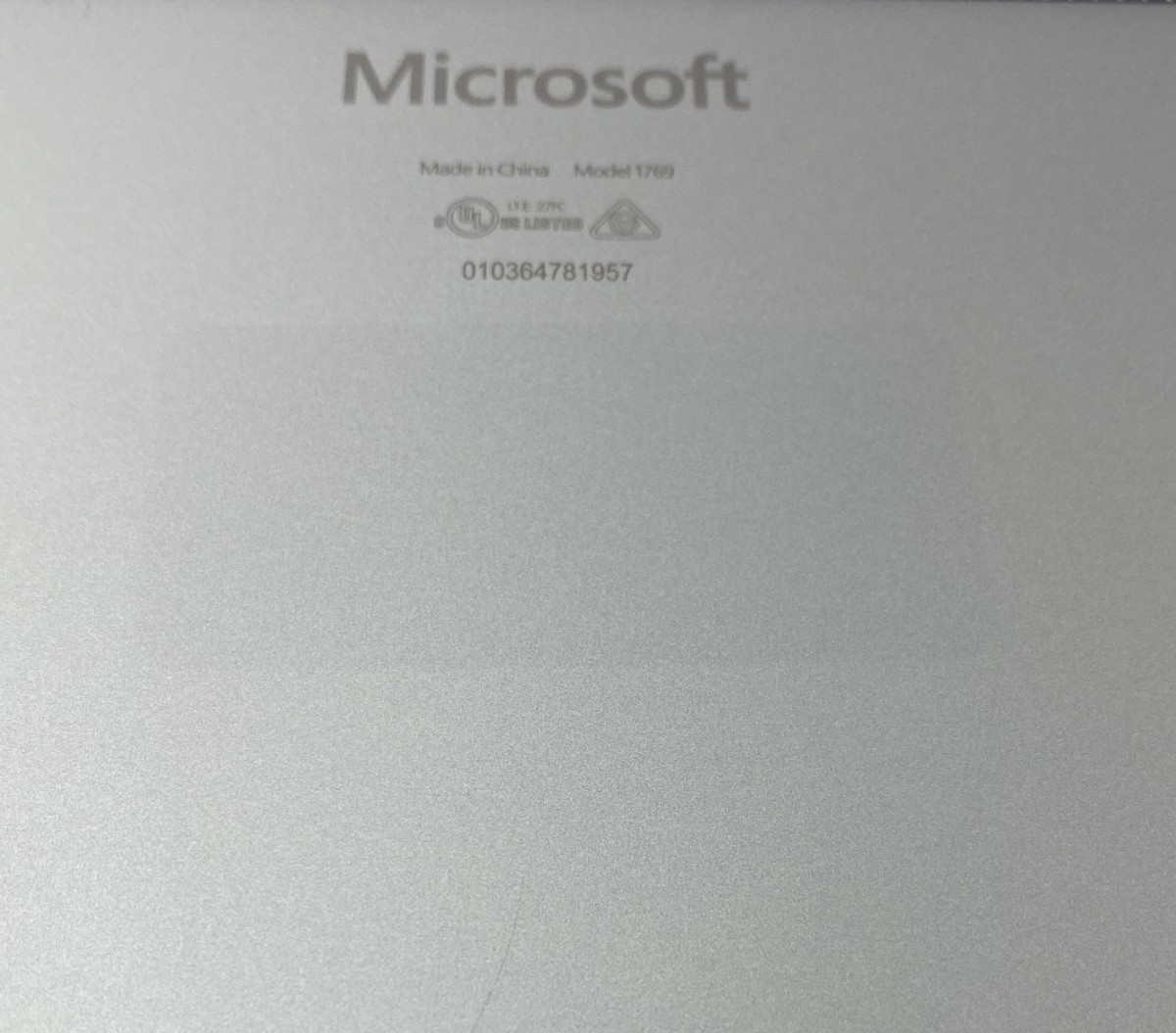 Microsoft Surface Laptop 1769 i5-7300U 2.6GHz 256GB SSD 8GB DDR3 Silver C/READ