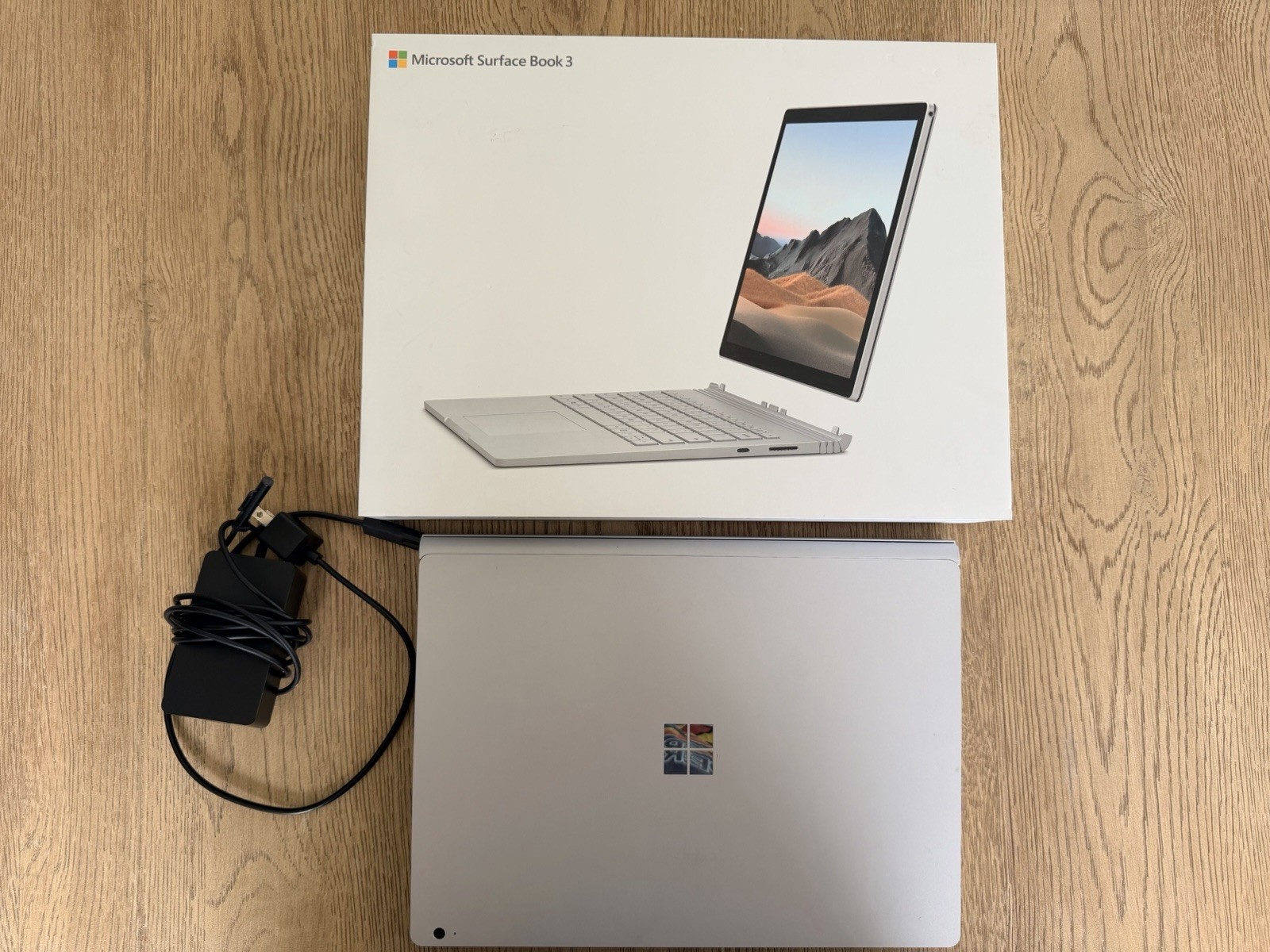 Microsoft Surface Book 3 13.5″ 10th Gen i5 1.2GHz 8GB-256GBSSD Windows 11 Pro