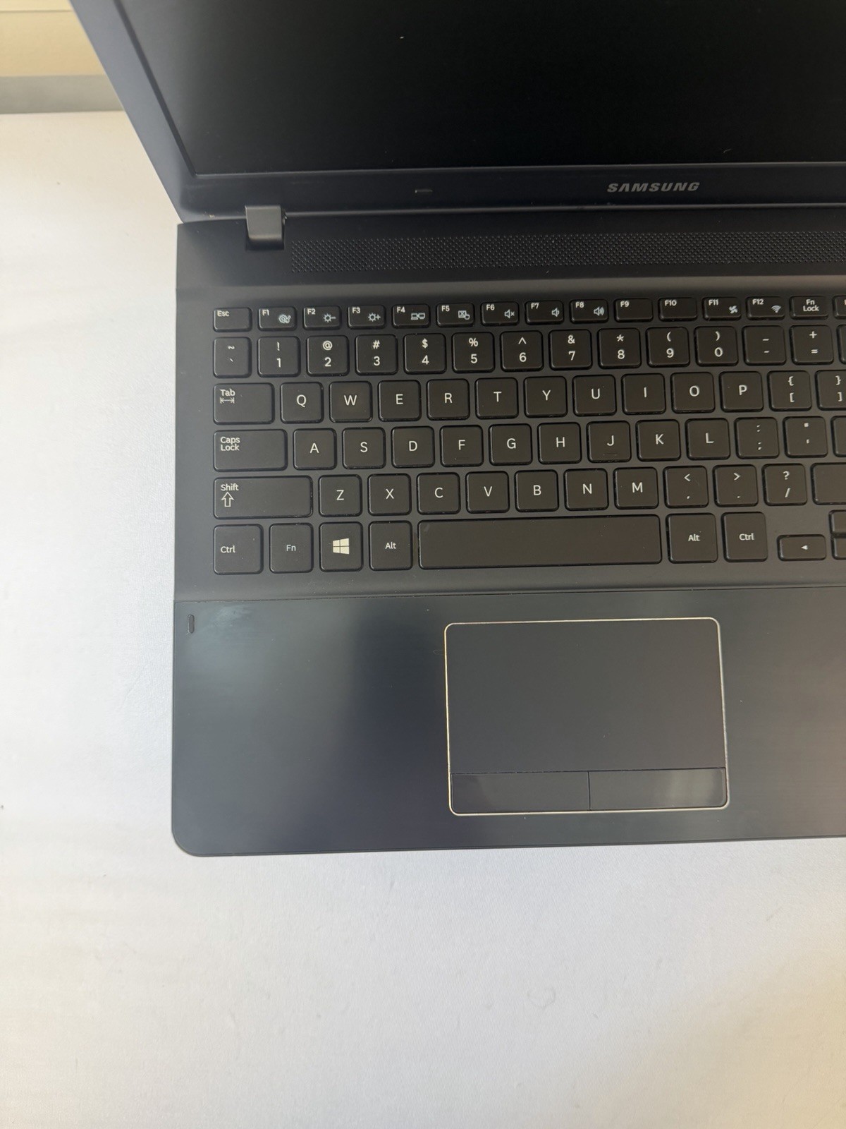 Samsung NP470RSE Laptop – Good Screen – Intel i7-3537U – RAM 8GB – Read Des