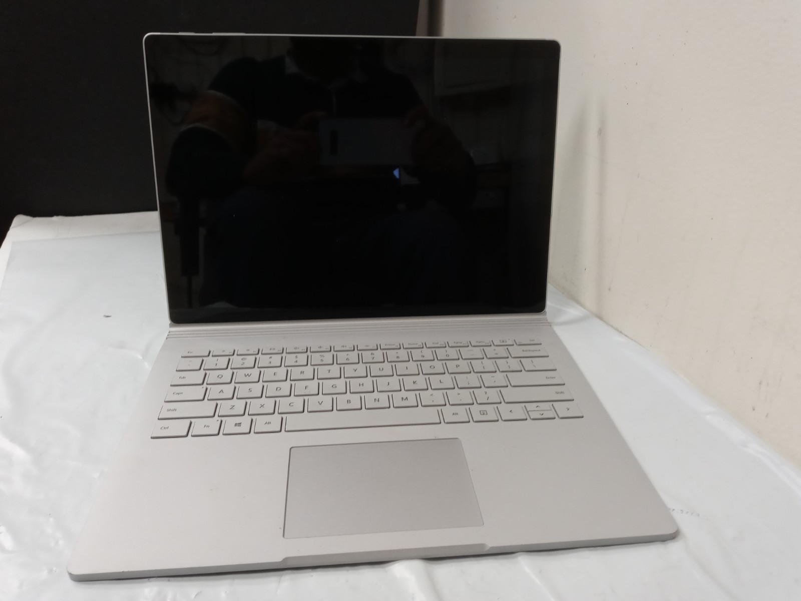 Microsoft Surface Book 2 1832 i5-7300U 2.6GHz 8GB RAM 256GB NVMe WIN10 PRO/NO AC