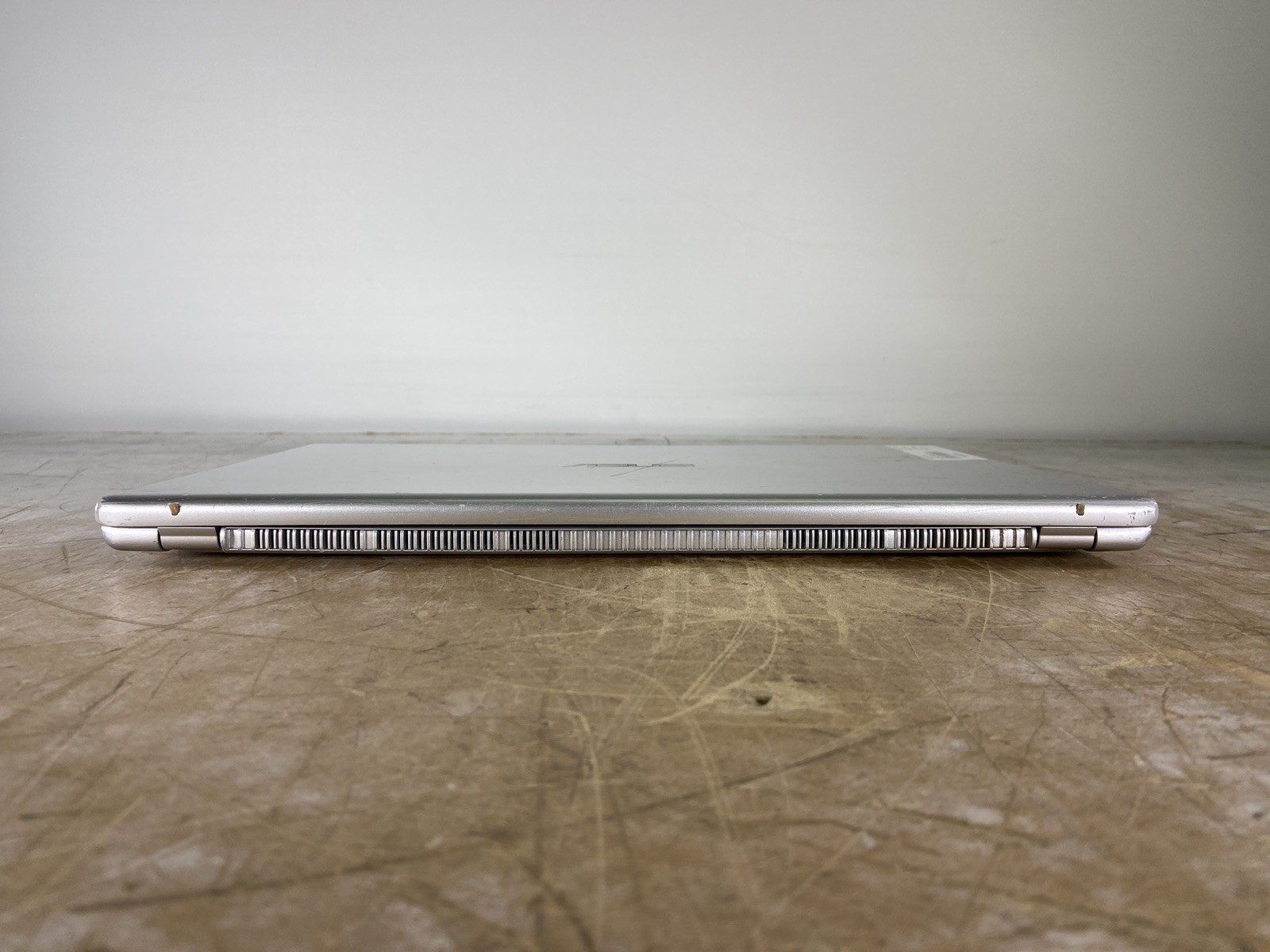 ASUS X512F i7-8565U @ 1.8GHz, 8GB RAM, NO HDD/OS – (FOR PARTS)
