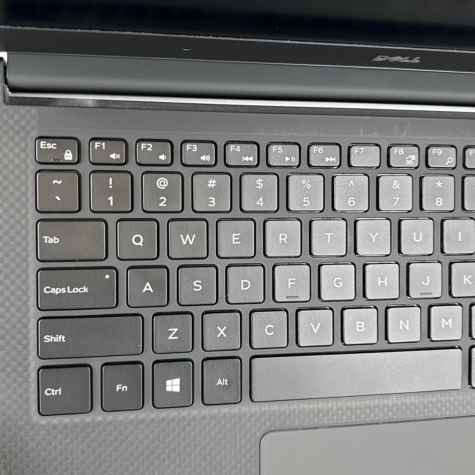 Dell XPS 15 9560 Gray FHD i7-7700HQ 2.80GHz 16GB 512GB SSD GTX 1050 Good