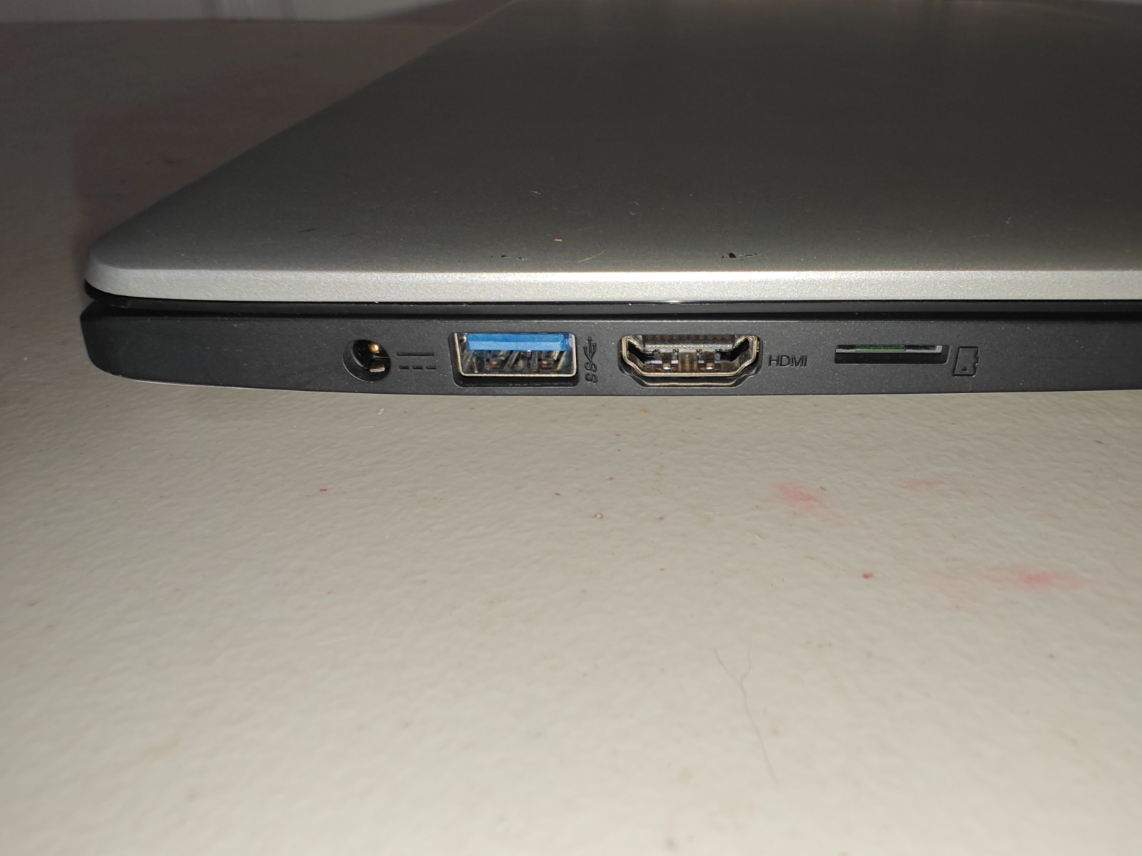 Lenovo IdeaPad 100S-14IBR 14″ Laptop | 2GB 64GB MMC + 32GB SSD | Linux Mint