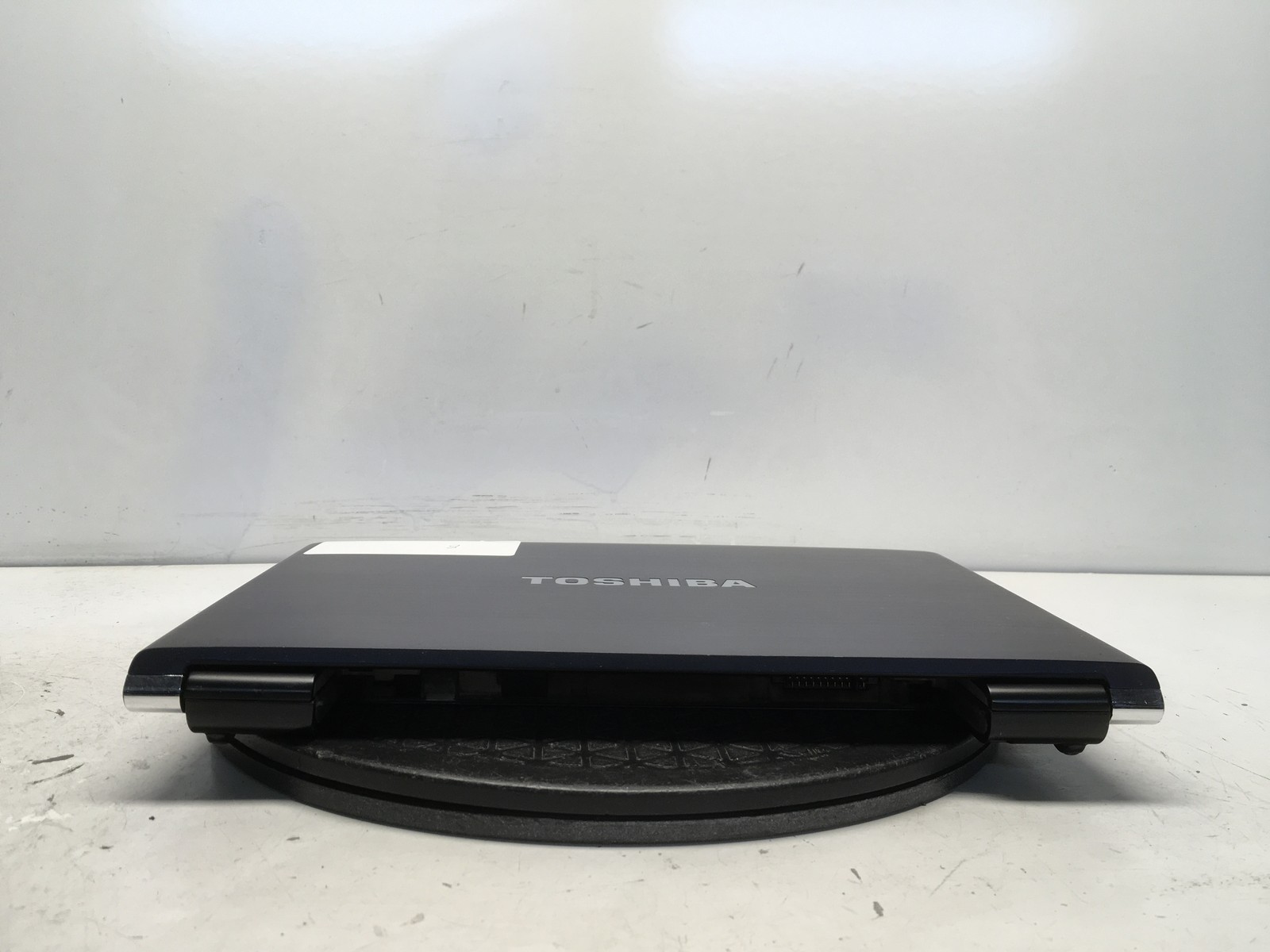 Toshiba Portege R835-P56X Intel i5-2410M 2.3GHz 4 GB NO HDD No Batt