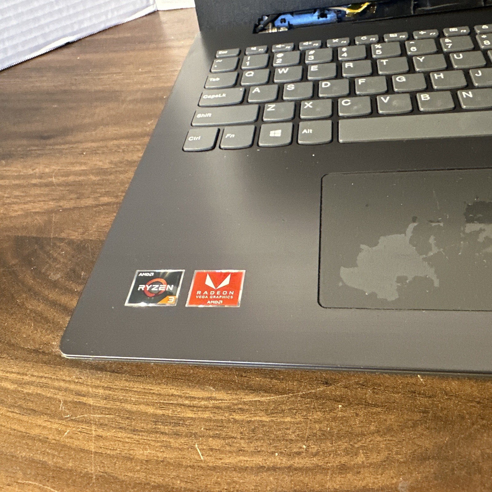 LENOVO IDEAPAD 330 AMD RYZEN 3 RADEON VEGA GRAPHICS