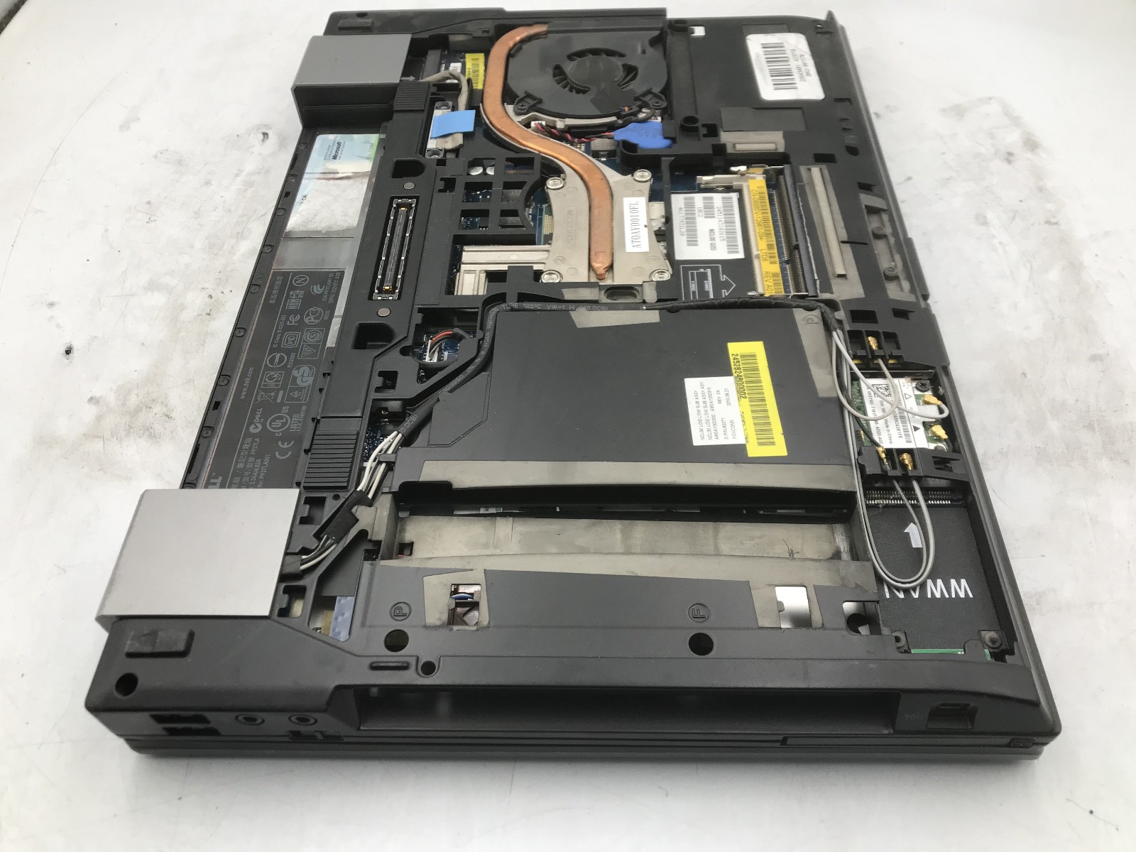 DELL LATITUDE E6410 – FOR PARTS/NO BOOT – INTEL I3 380M – NO RAM – READ DESC -BB