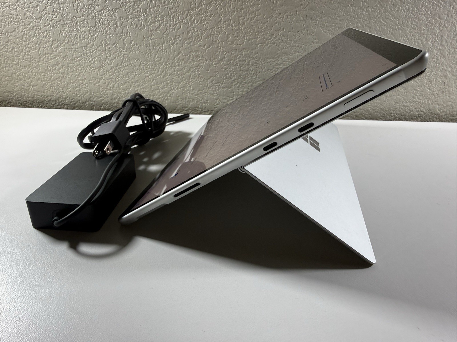 Microsoft Surface Pro 8 (1982) i5-1145G7 – 16GB RAM – 256GB 120Hz – Win 11 Pro