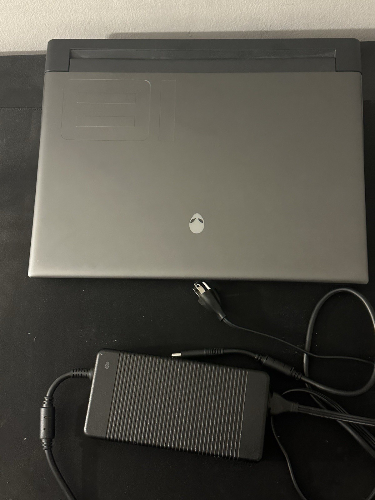 Alienware M18 Gaming Laptop QHD+ Display, Intel Core i7-13700HX, 16 GB DDR5 RAM.