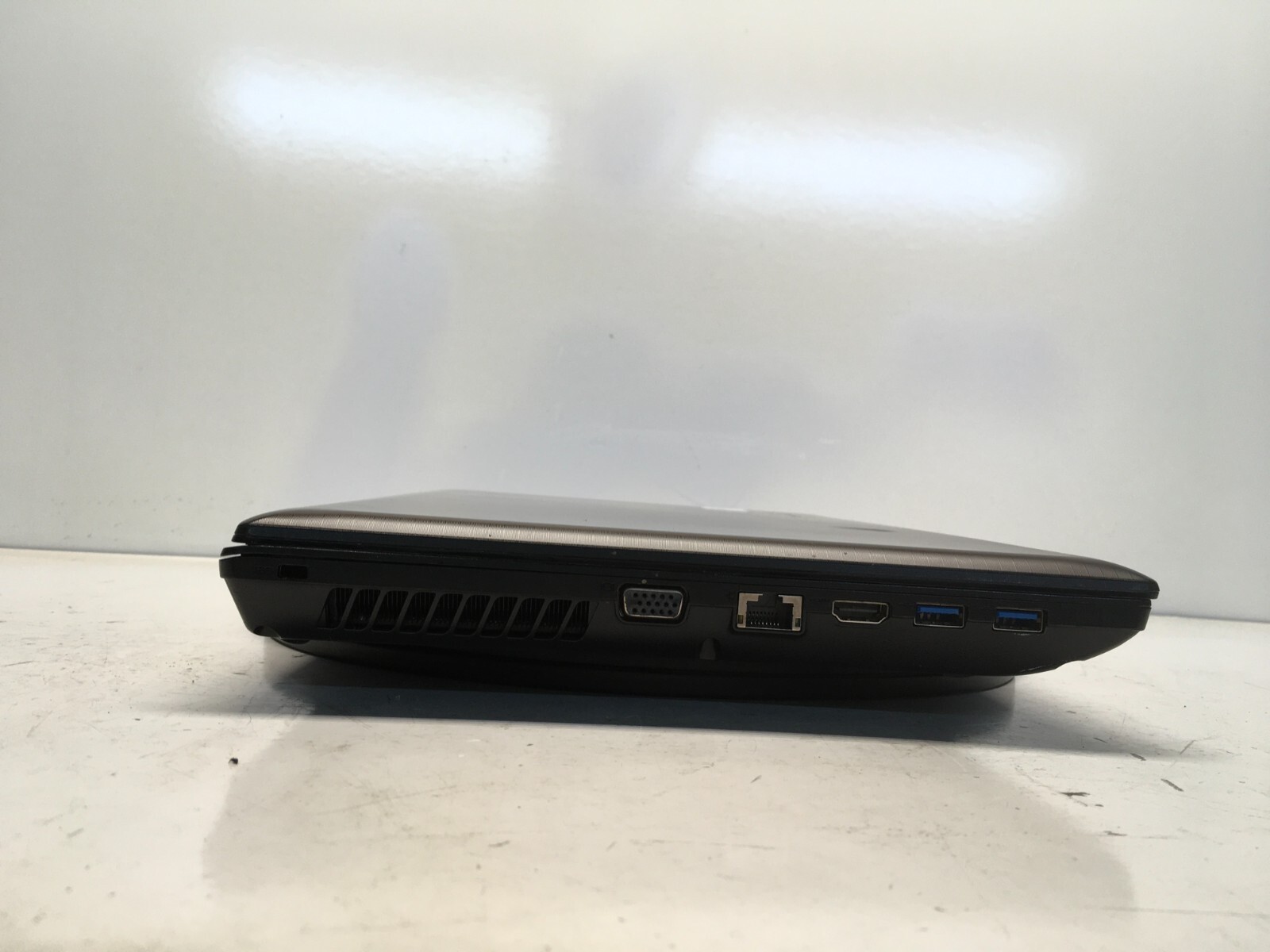 Lenovo ThinkPad N580 Intel Pentium B960 2.2GHz 4 GB NO HDD No Batt