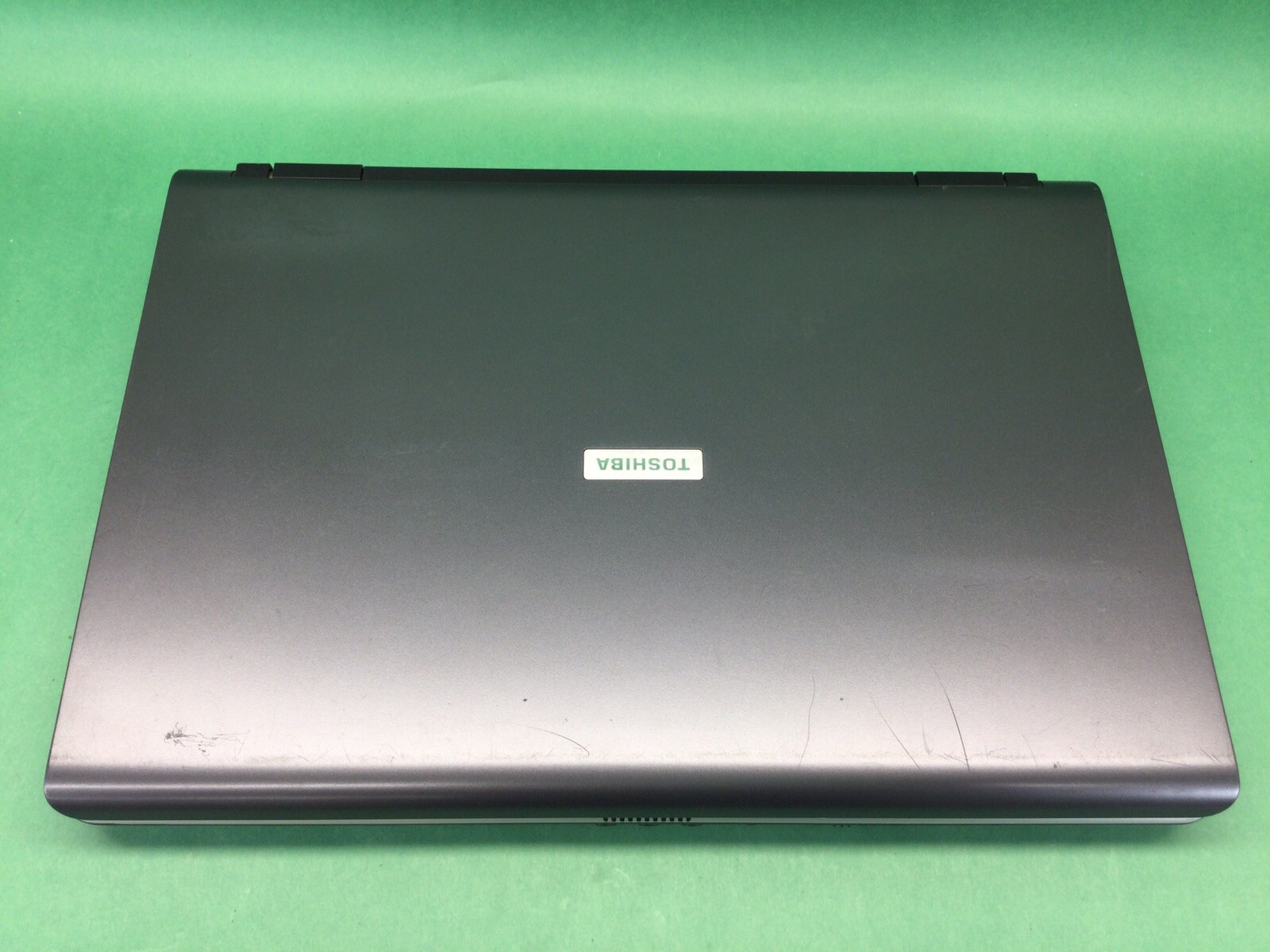 Toshiba Satellite Pro P100 – French Keyboard – 17” Laptop – UNTESTED