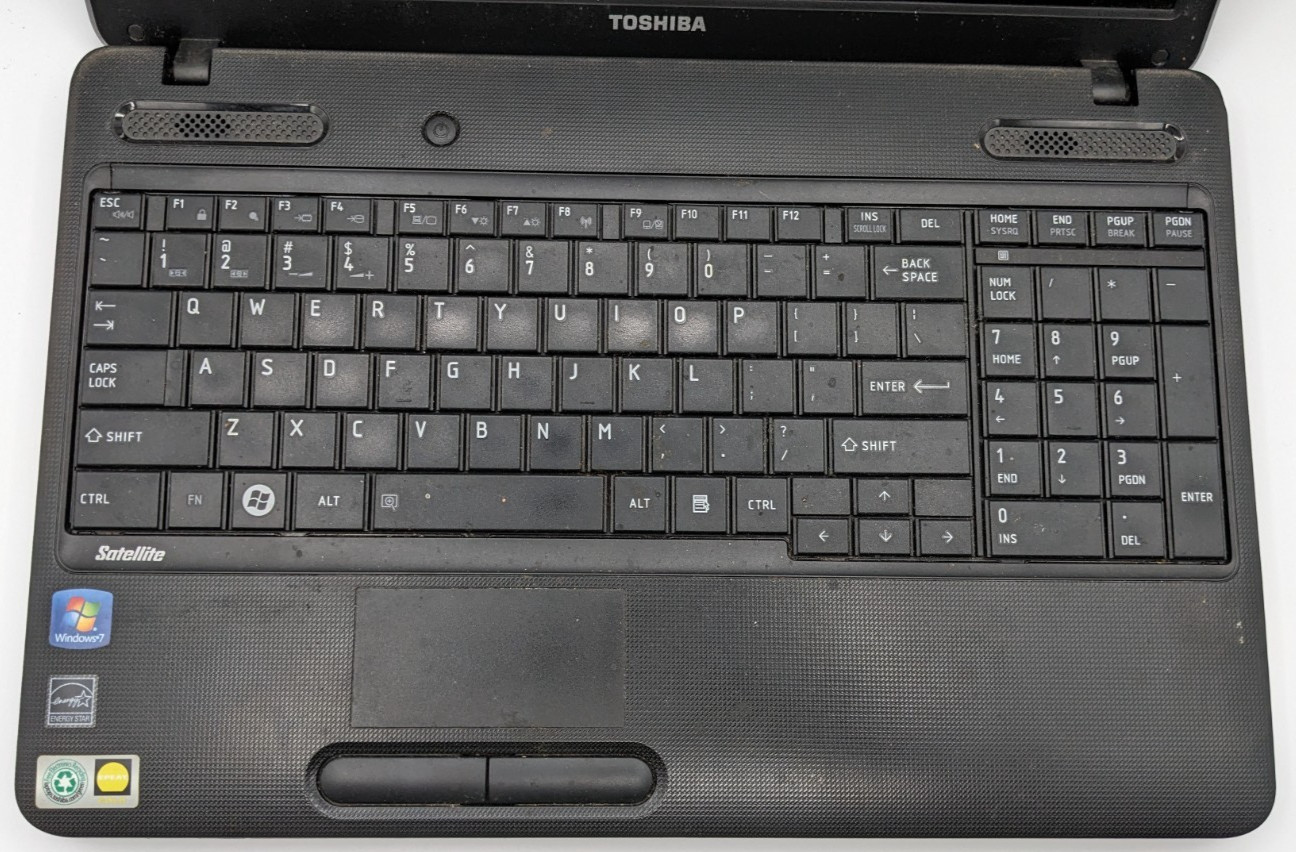 Toshiba Satellite C655D-S5200 AMD C-50 1GHz 2 GB NO HDD/Batt