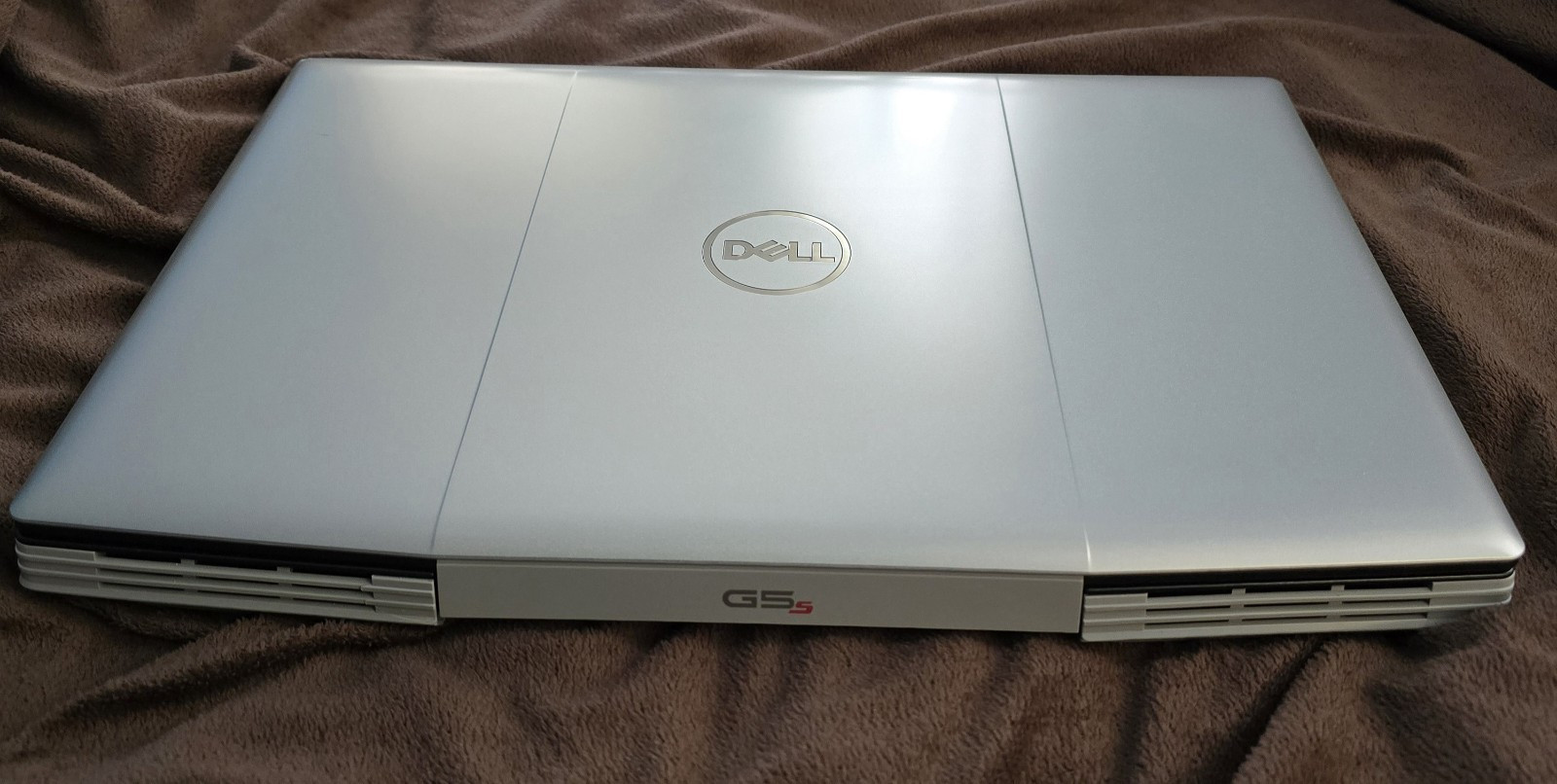 Dell G5 5505 | 15.6″ Full HD 144Hz Display Gaming Laptop