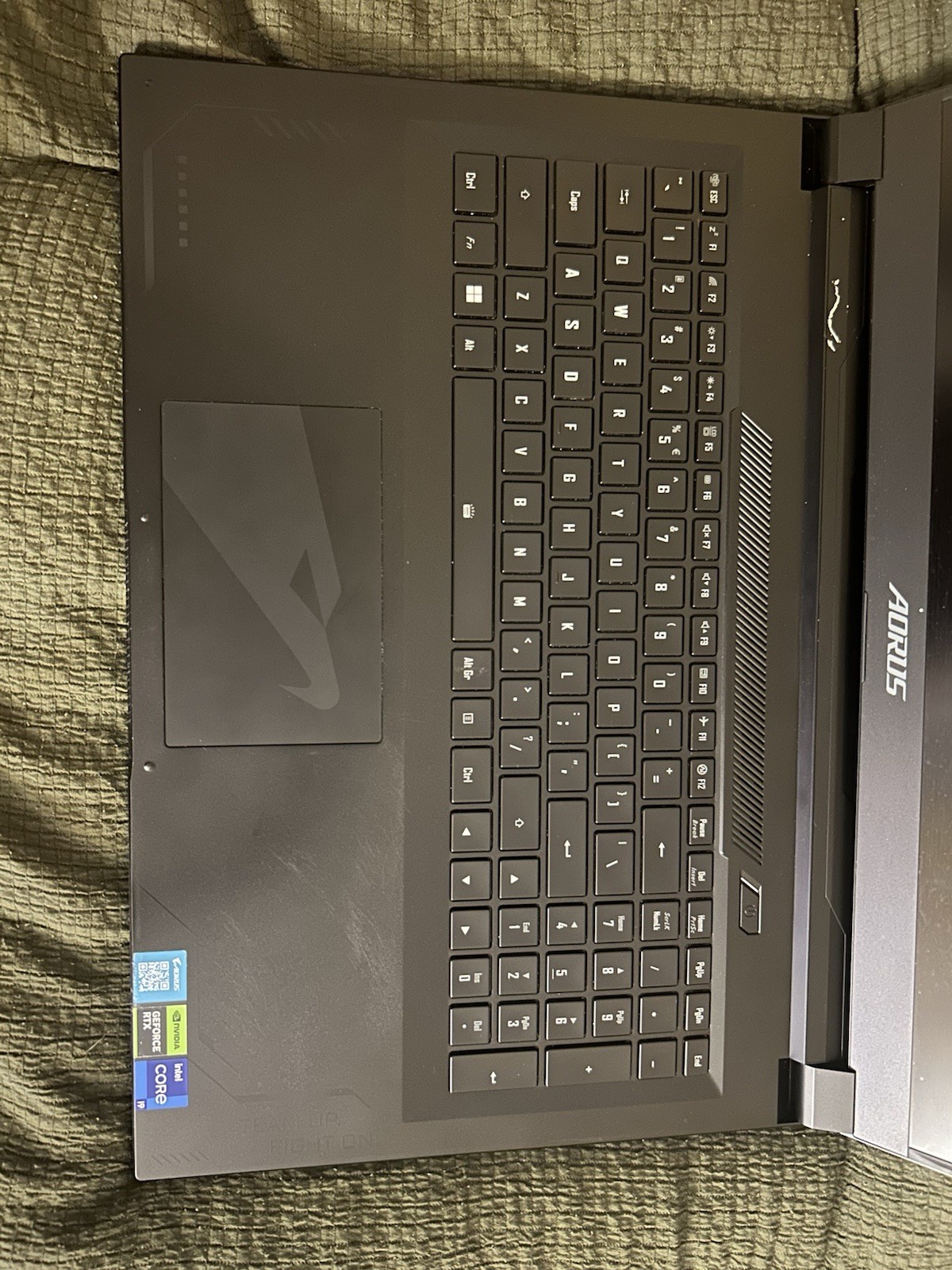AORUS 17X AZF 17.3″ 240Hz i9-13950HX RTX 4090 W11H 32GB 2TB SSD