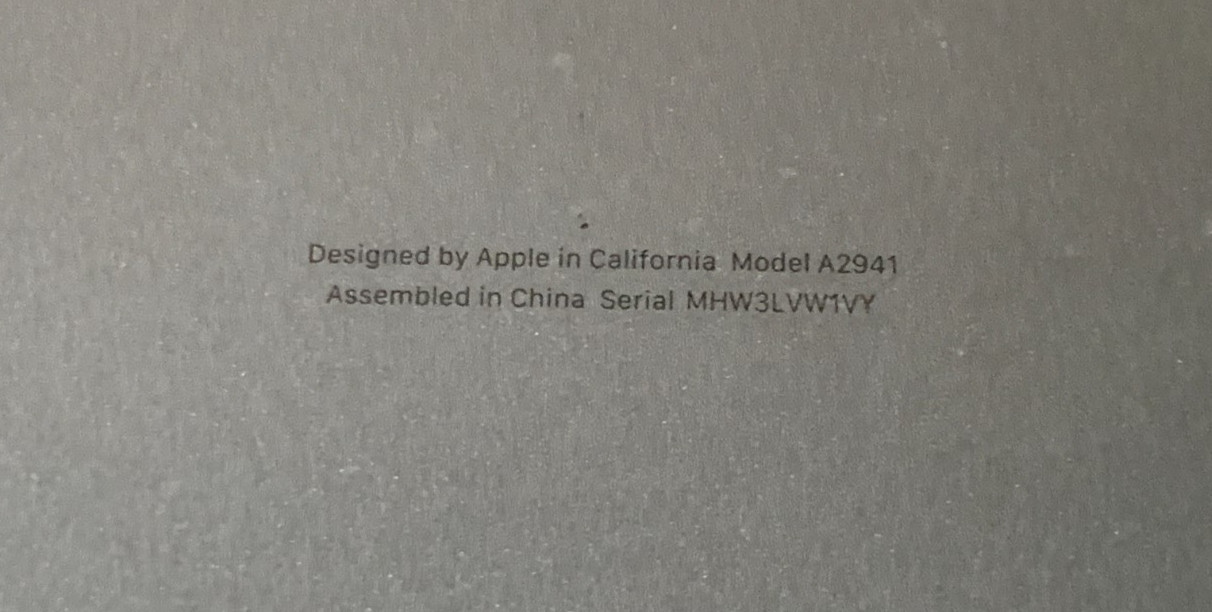 APPLE MACBOOK AIR LAPTOP A2941 15″ M2 CHIP 2023 8GB ram 256GB