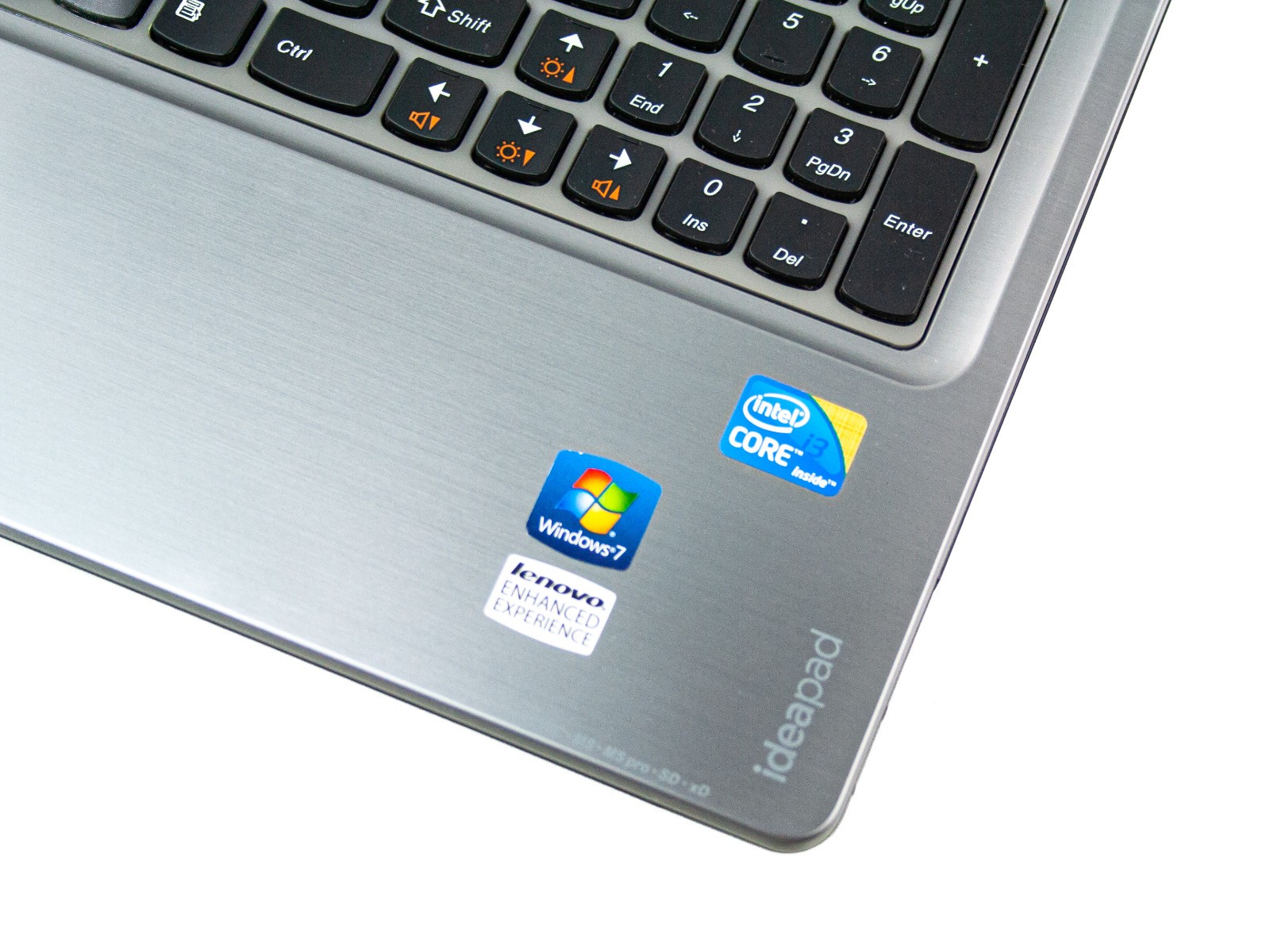 Lenovo IdeaPad Z560 15.6″ Laptop Intel i3 M380/2.53GHz/4 GB RAM/320GB HDD/Win 7
