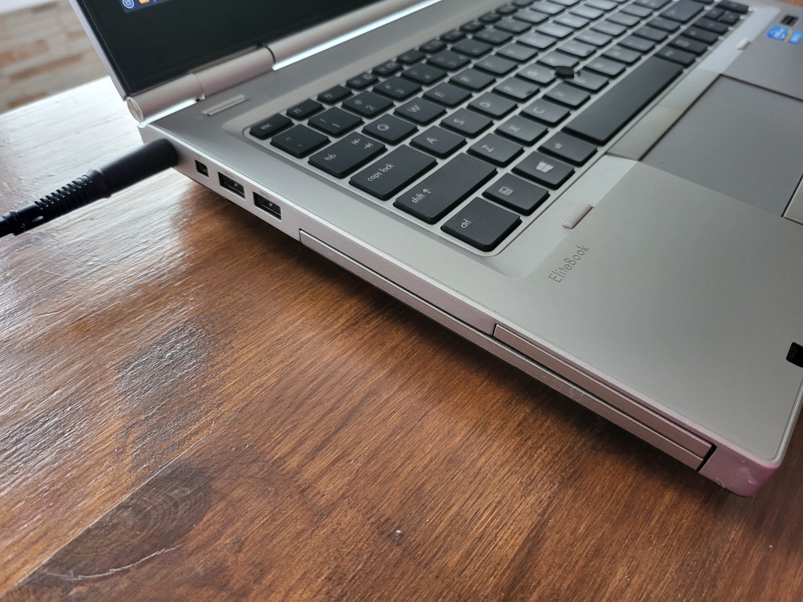 HP Elitebook 8470p Laptop – i5, 64gb SSD, 4gb RAM.