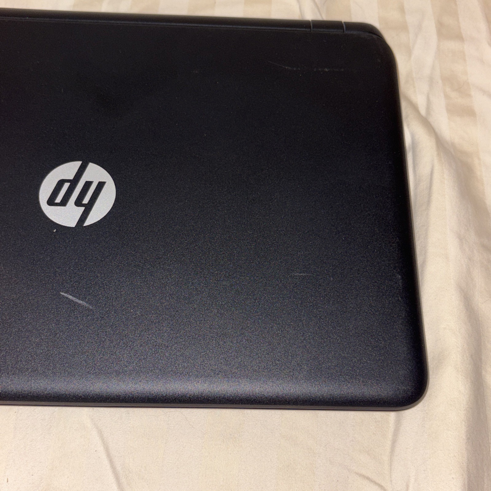 HP 15-f111dx 15.6″ Touchscreen Laptop AMD A8-6410 8GB 680GB Win-10 DVD-RW WebCam