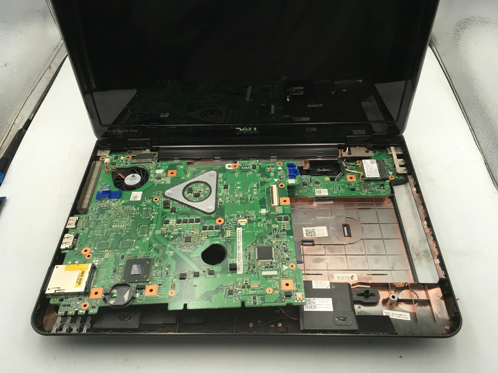 DELL INSPIRON N5110 – FOR PARTS – INTEL CORE I5 2ND GEN – NO RAM – READ DESC -BB