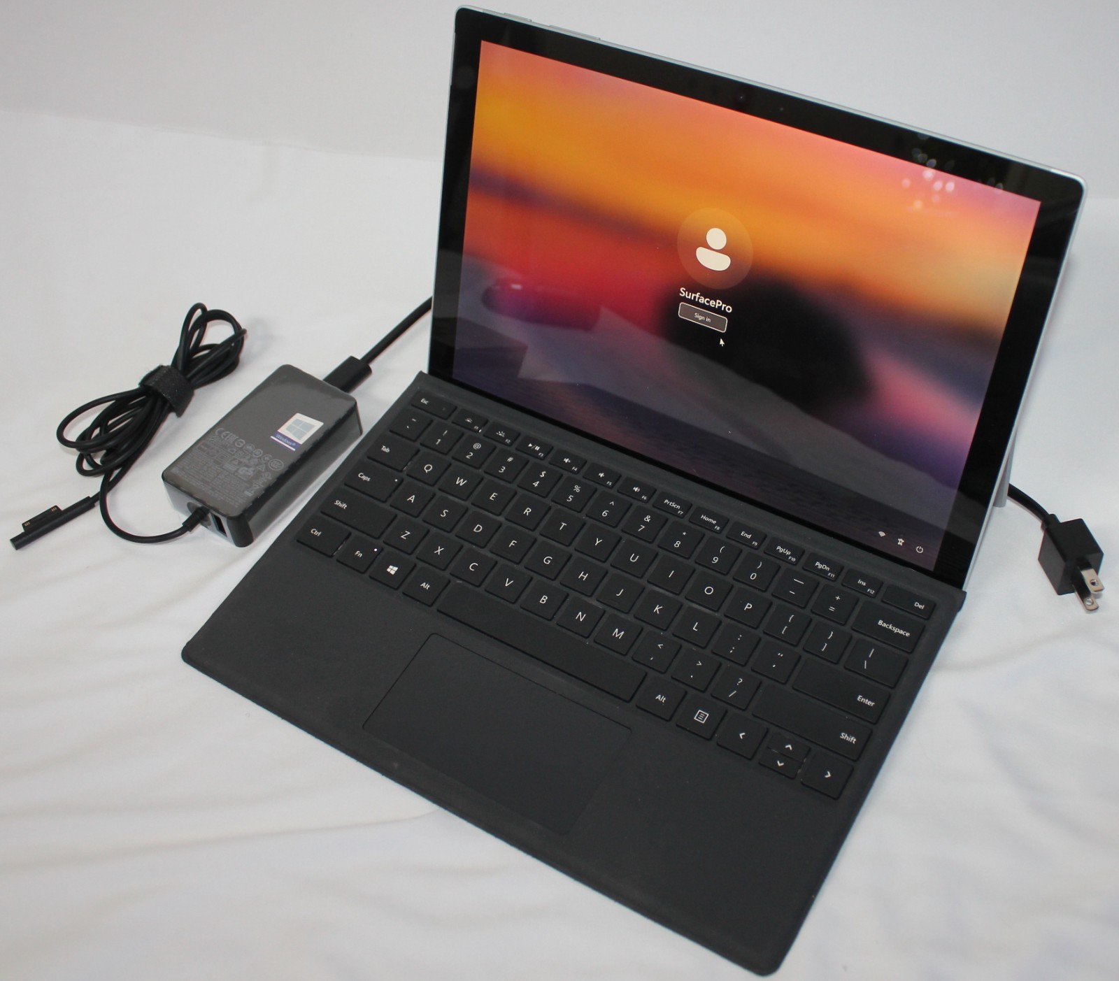Microsoft Surface Pro 6 – Bundle -i5 Quad Core, 256GB SSD/8Gb RAM, Win 11 Pro
