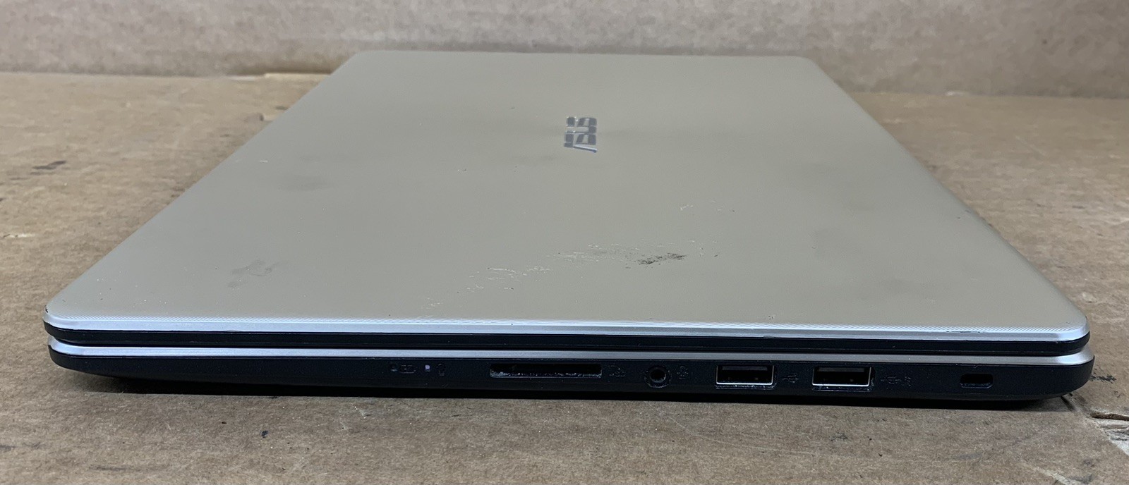 Asus Vivobook 15 X505B 15.6″ AMD A9-9420 RADEON 8GB DDR4 RAM 1TB HDD WIN 10P
