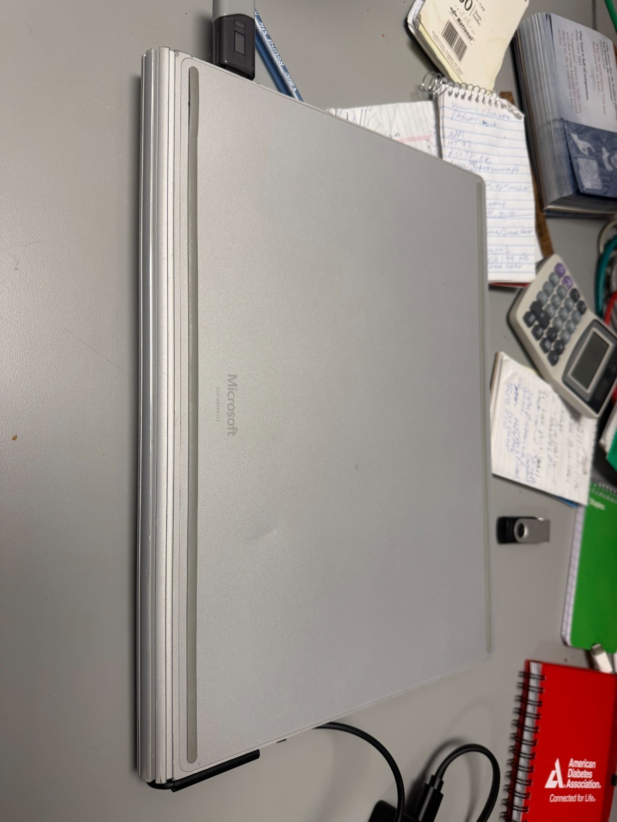 Microsoft Surface Book 2 13.5″ Core i5-7300 8GB 256GB works P/R LOOK!