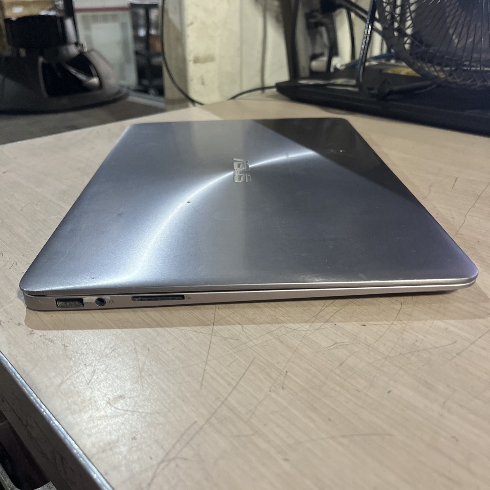 ASUS UX330U INTEL CORE I5 7TH GEN 8GB RAM NO HD