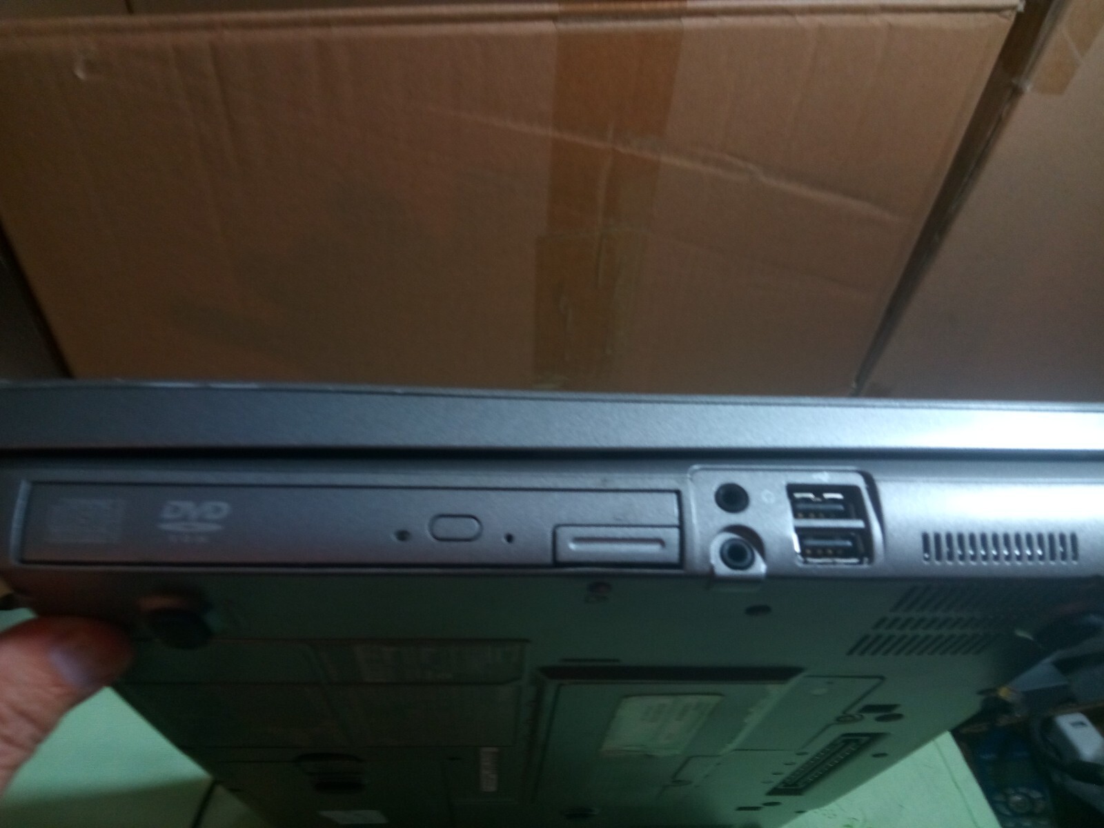 DELL LATITUDE D810 1.86GHZ 2GBRAM 60GBHDD OFFICE2007 1920X1200 ATI RADEON X600