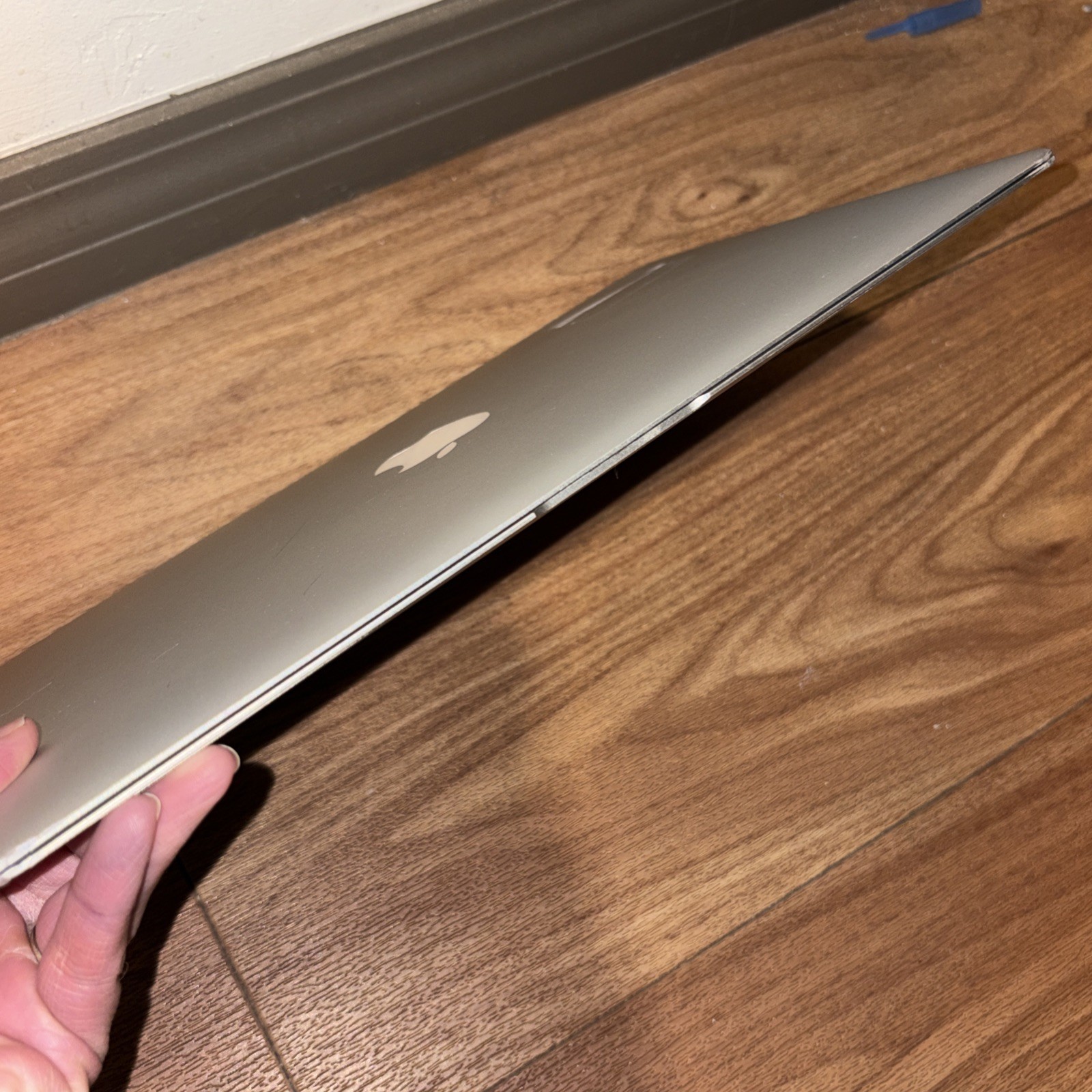 13″ Apple MacBook Air Mid 2013 – 4 GB, i5-4250U 1.3 Ghz – NO POWER