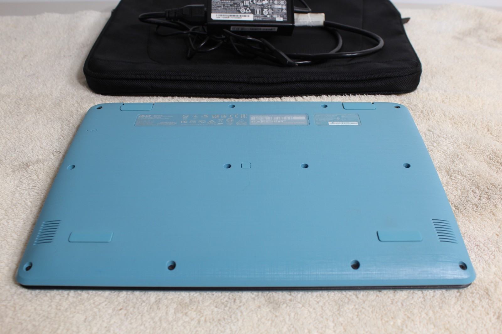 Acer Spin 1 Sp111-31 -4gb mem 32GB SSD Touch Screen/Tablet Bag AC Cord
