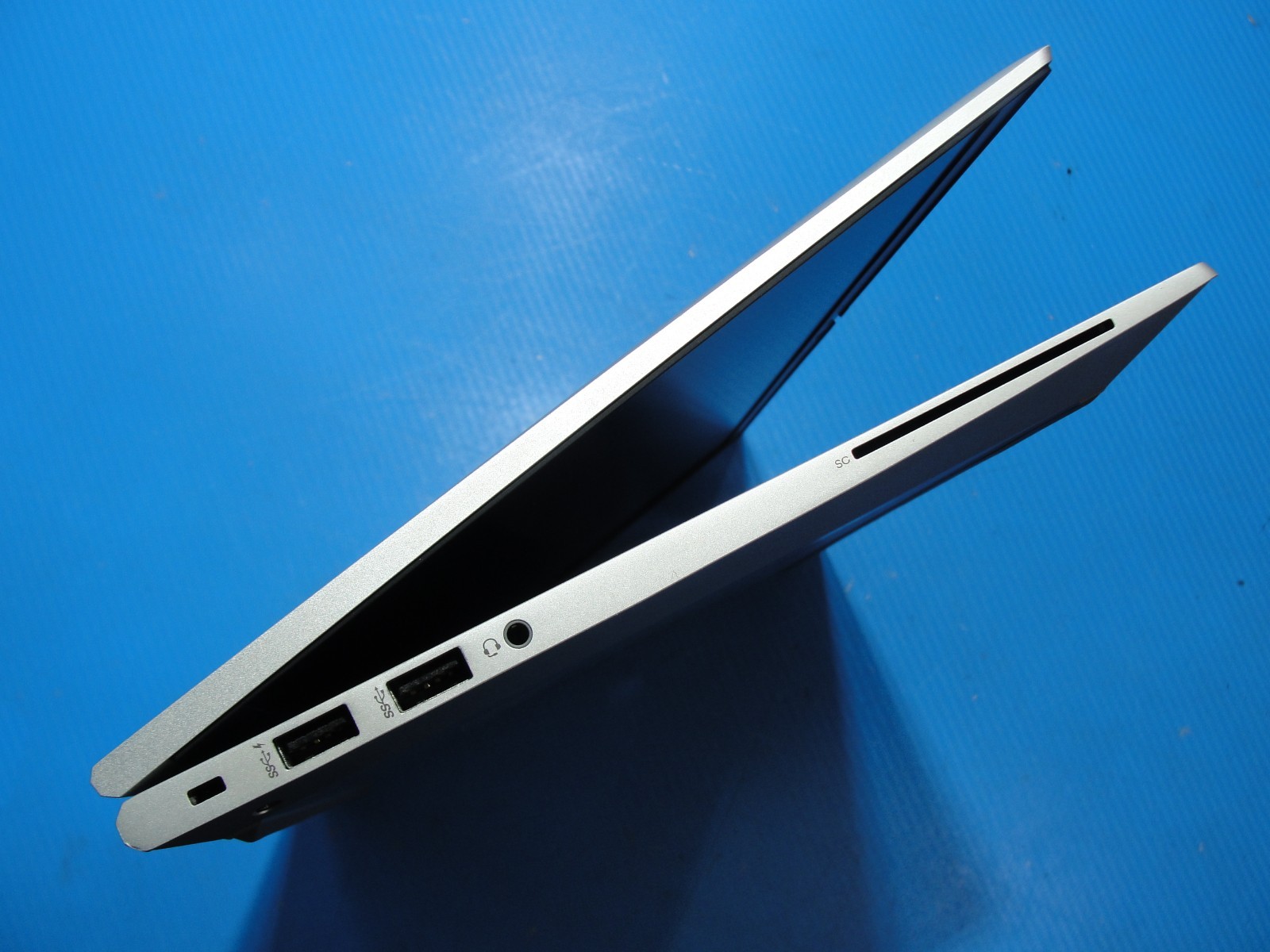 HP EliteBook 840 G7 14”FHD Intel Core i7-10610U 1.8GHz 8GB RAM 256GB SSD+Charger