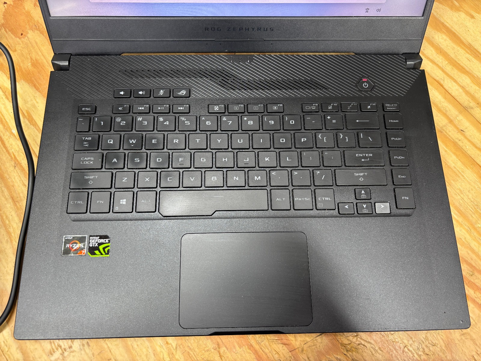 ASUS ROG Zephyrus G GA502DU 15.6 Ryzen 7 3750H GTX 1660Ti 16GB 512GB SSD Win11