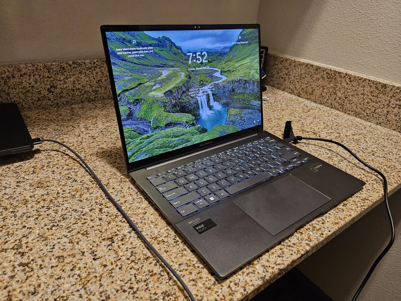 ASUS Zenbook Q425M 14″ Core Ultra 7 16GB RAM 1TB SSD
