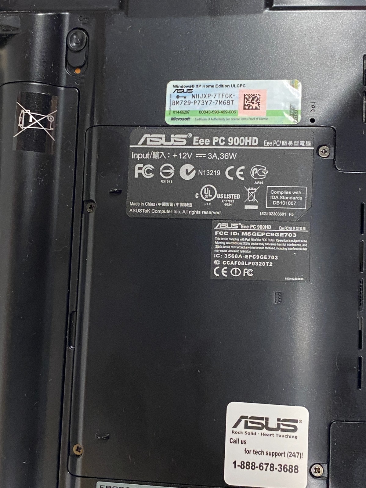 ASUS Eee PC 900 Vintage Netbook – Windows XP – Charger & Case Included