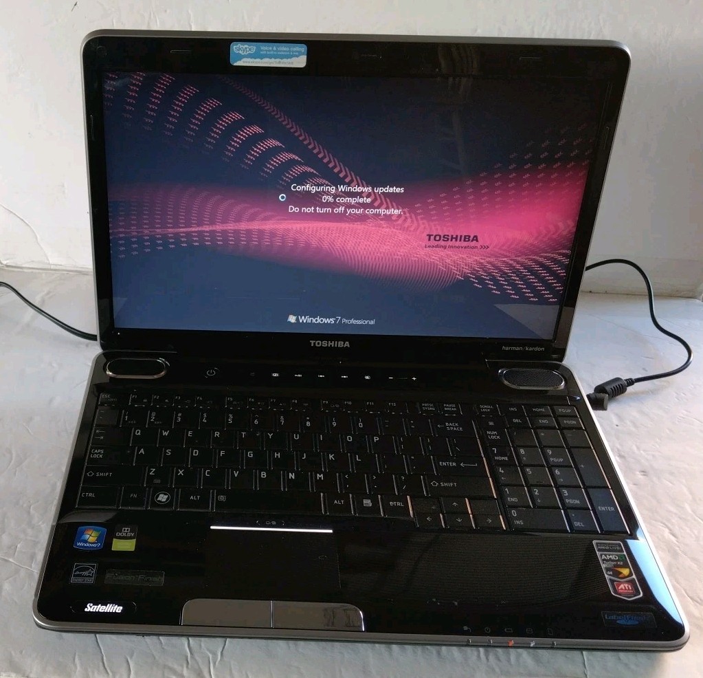 TOSHIBA SATELLITE A505D-S 15.6″ 500GB 8GB AMD Turion X2 Ultra 2.30 GHz Win 7 PRO