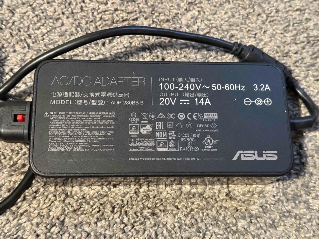 —ASUS ROG G703GI i9-8950HK 2.9ghz 32GB RAM GTX 1080 8GB VRAM 512GB SSD 2TB HDD