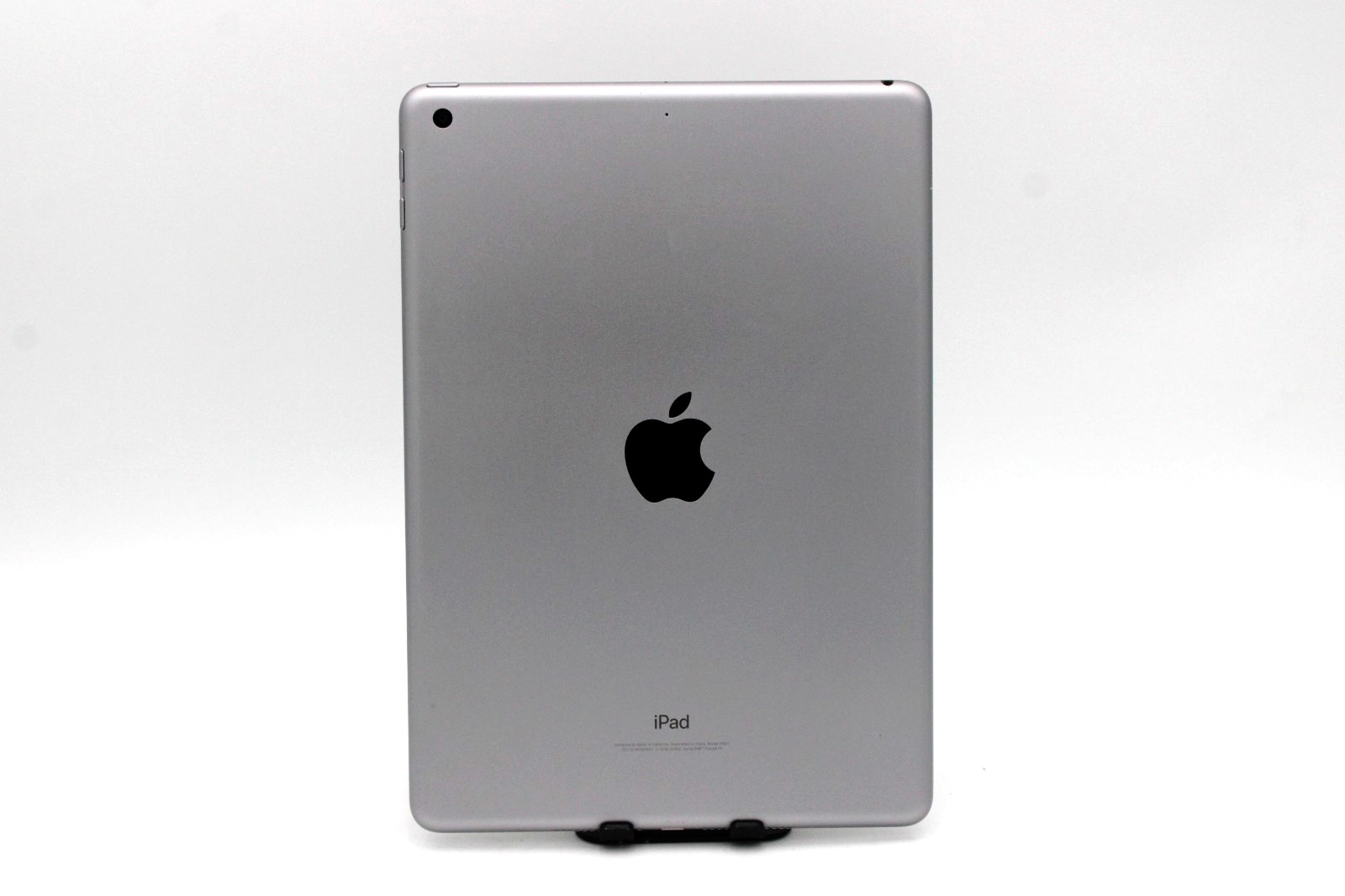 Apple iPad 5th Gen A1822 32GB Wi-Fi 9.7 Gray