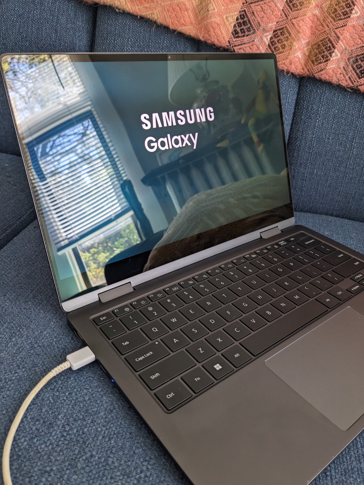 Samsung Galaxy Book2 360 13.3″ Intel 12th Gen Core i5 256GB Graphite – excellent