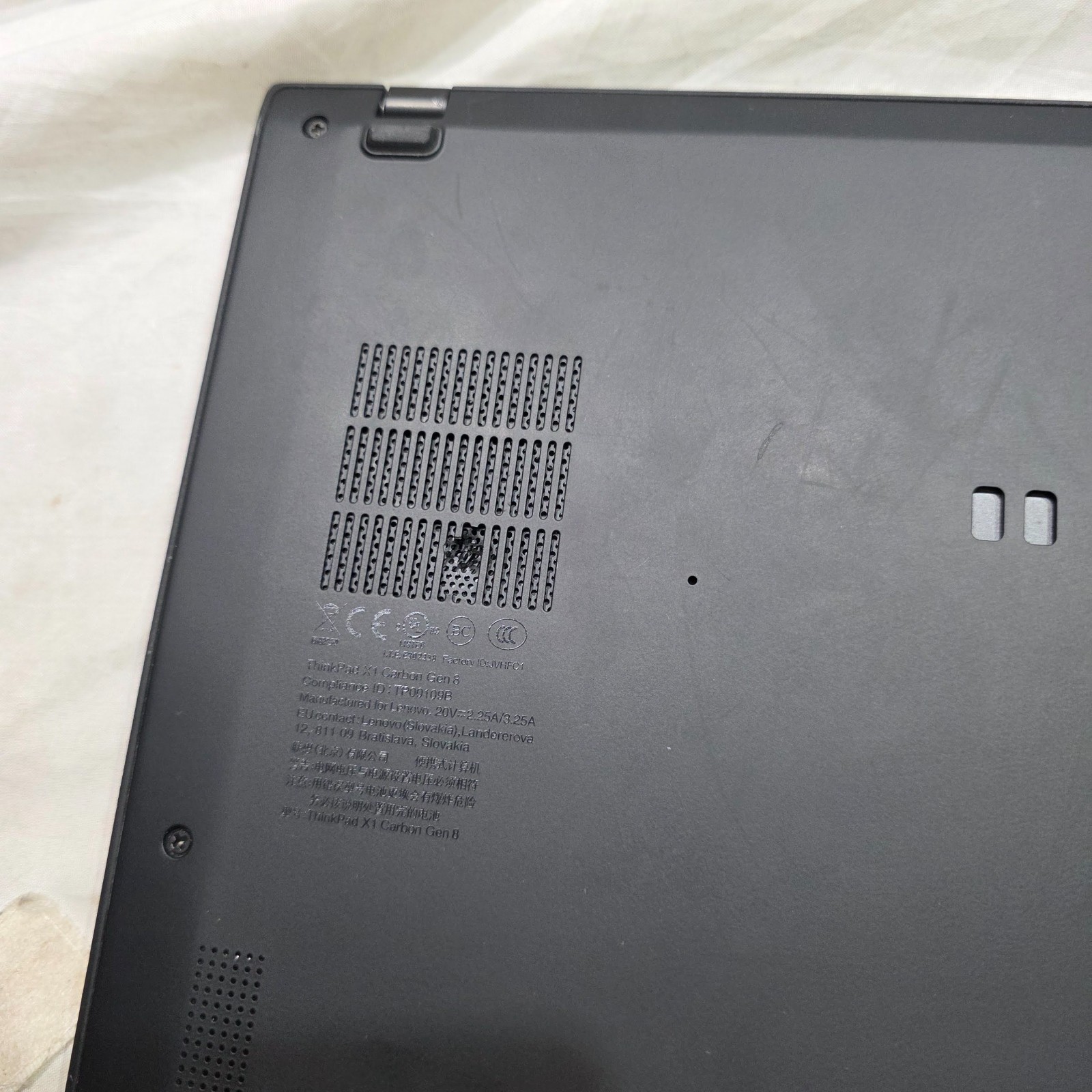 Lenovo ThinkPad X1 Carbon 8th Gen 8 14″ WQHD 1440p i7-10610U 16GB 512GB – Fast S