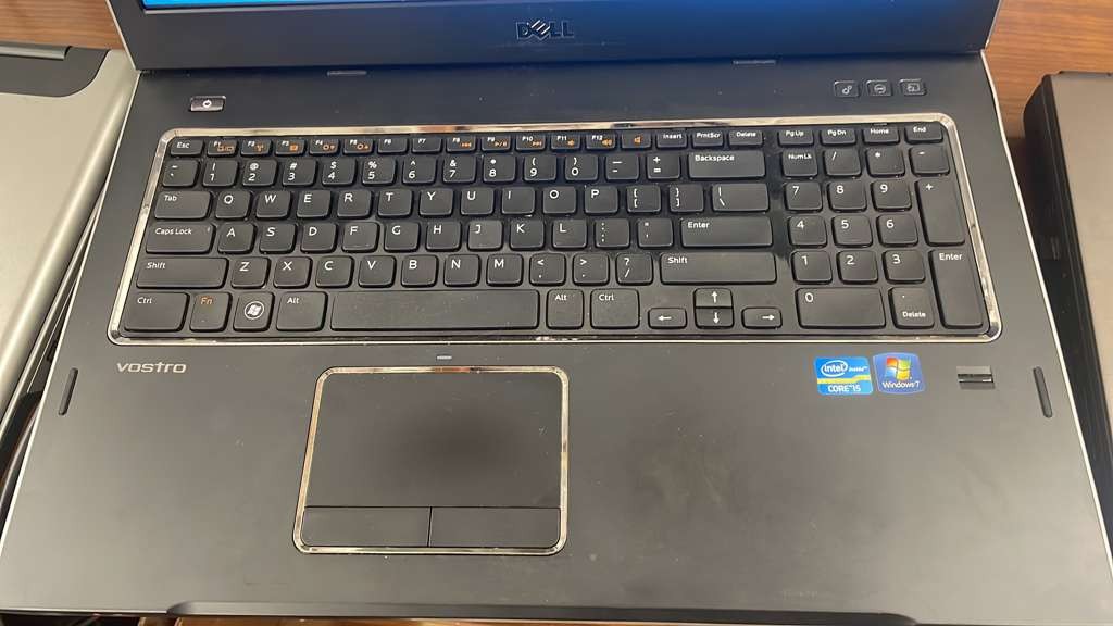 Dell Vostro 3750 17.3″ Intel Core i5-2450M 2.50GHz 8GB RAM NO HDD Boots to Bios