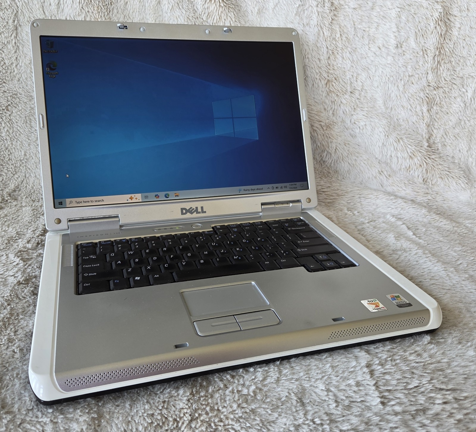 Dell Inspiron 1501, 15.4″, 4GB ram, 250GB SSD, Windows 10!
