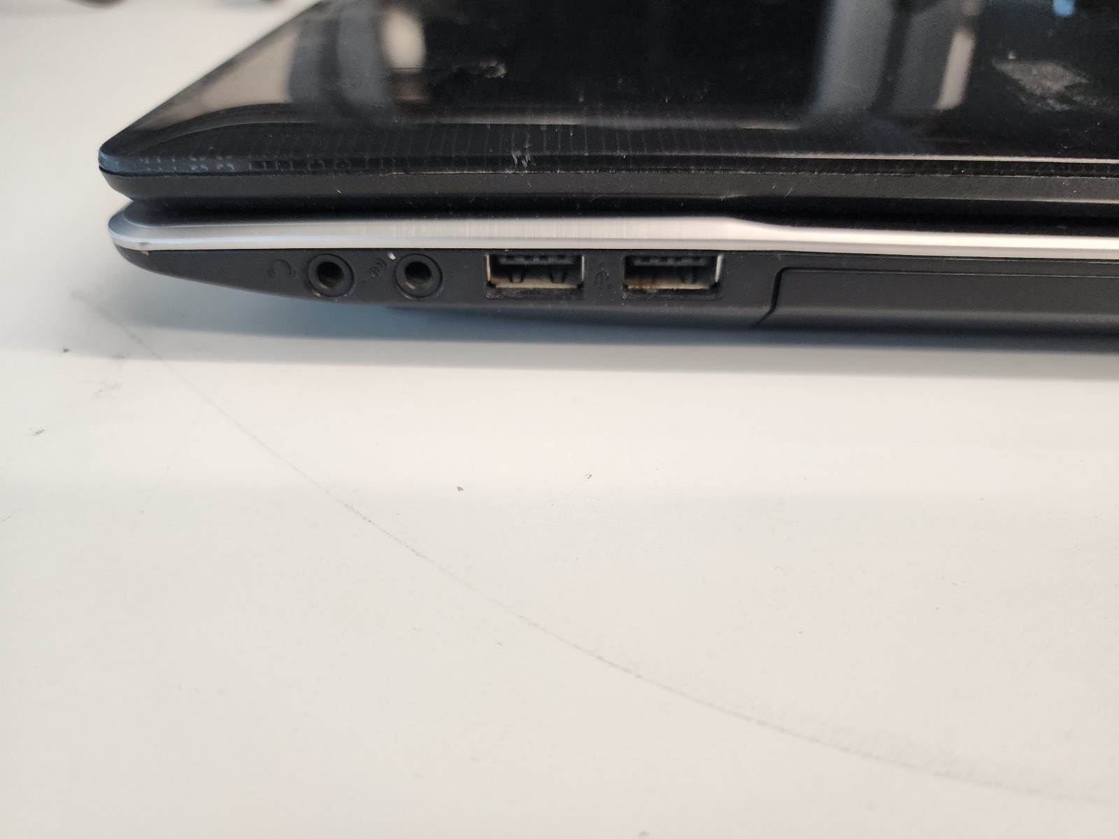 Asus A53E-XN1, Intel Pentium B940 @2.0GHz, 4 GB RAM, No Hdd, Cracked Screen