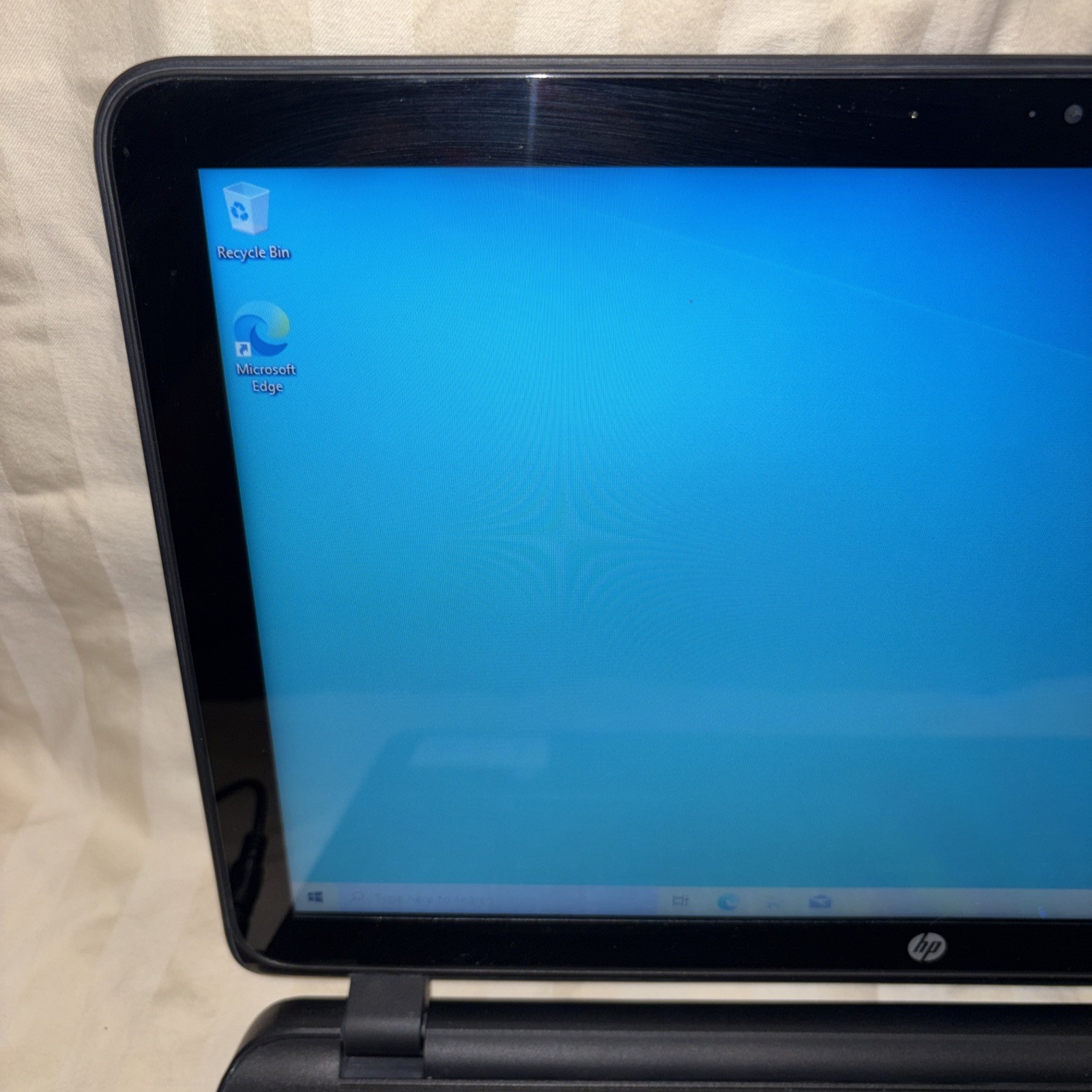 HP 15-f111dx 15.6″ Touchscreen Laptop AMD A8-6410 8GB 680GB Win-10 DVD-RW WebCam