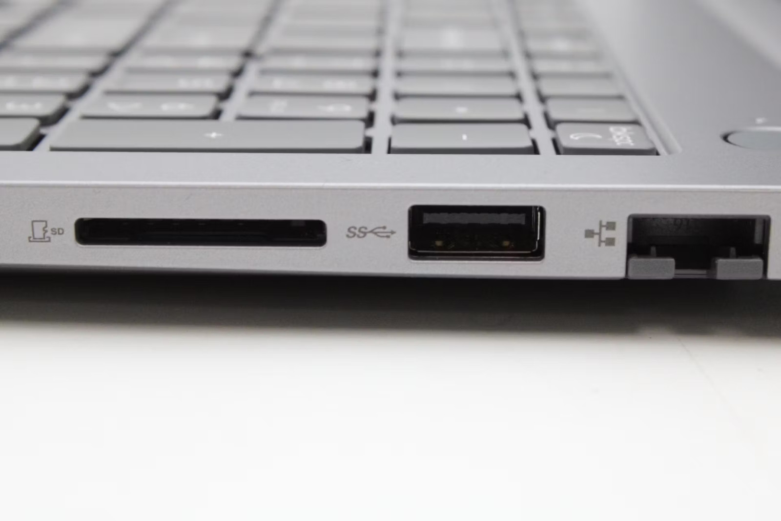 Lenovo ThinkPad 16 G8 IRL 16″ Core 5 210H, 512GB NVMe, 16GB RAM
