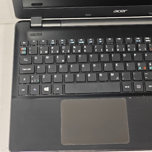 Acer Aspire F5-521-46P1 Laptop – AMD A4-6210, Radeon R3, 6GB RAM