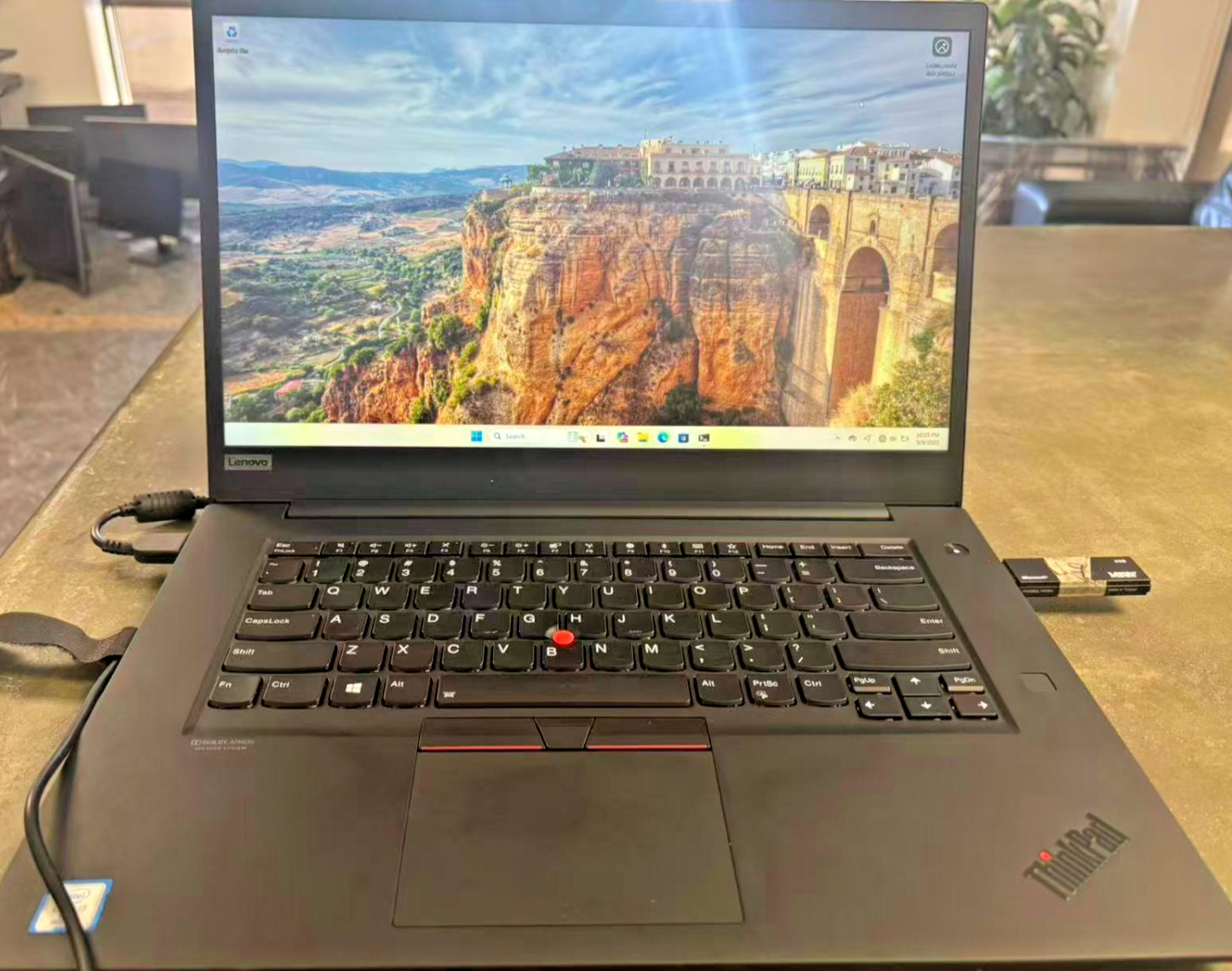 Lenovo ThinkPad X1 Extreme Gen 2 GTX 1650 i7-9850H 32GB DDR4 512GB SSD Win11 pro