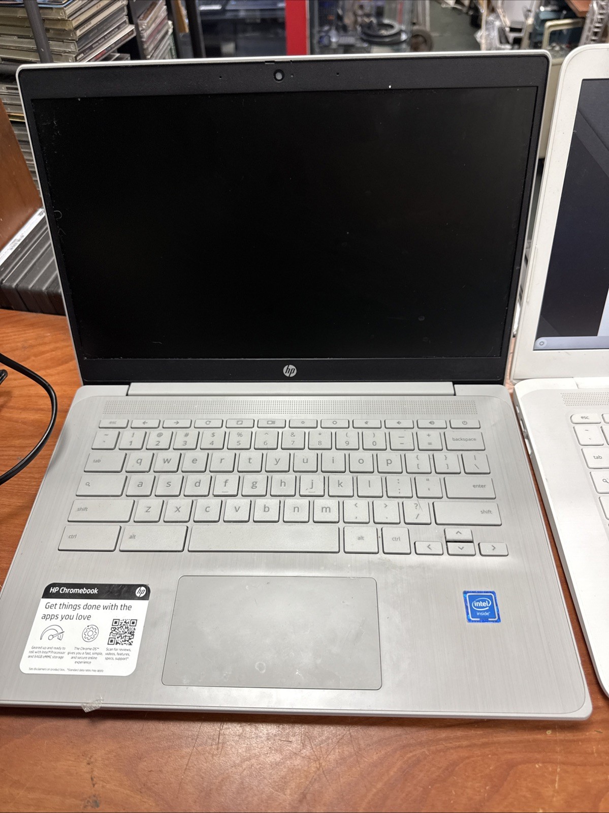 LOT OF 3 Chromebooks 2HP 1SAMSUNG XE303C12 FOR PARTS ONLY- AS-IS FOR PARTS