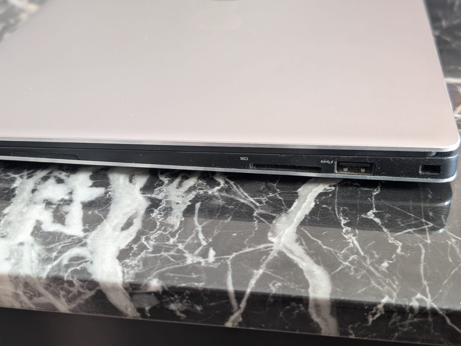 Dell XPS 13 9350 13.4″ 8GB RAM 512GB SSD