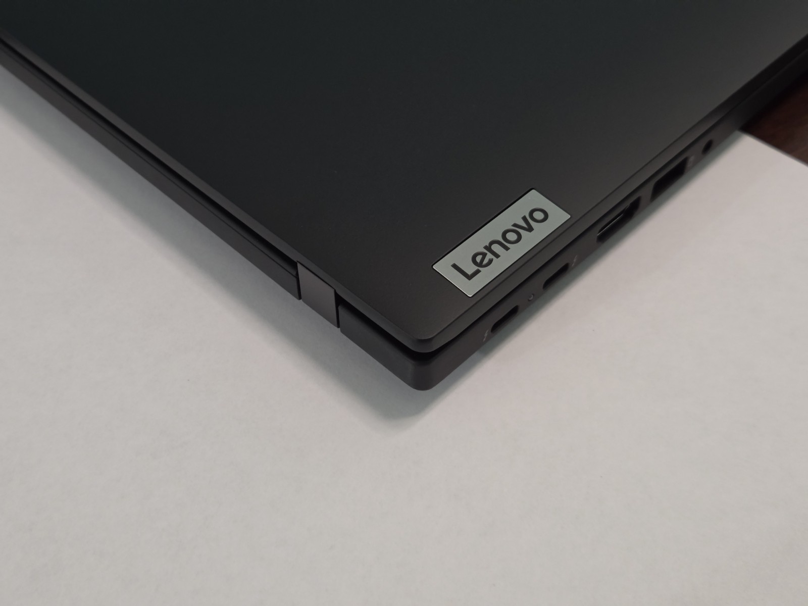 Lenovo ThinkPad T14 Gen 5 14″ WUXGA AMD Ryzen 7 PRO 8840U 16GB 512GB Win 11 Pro