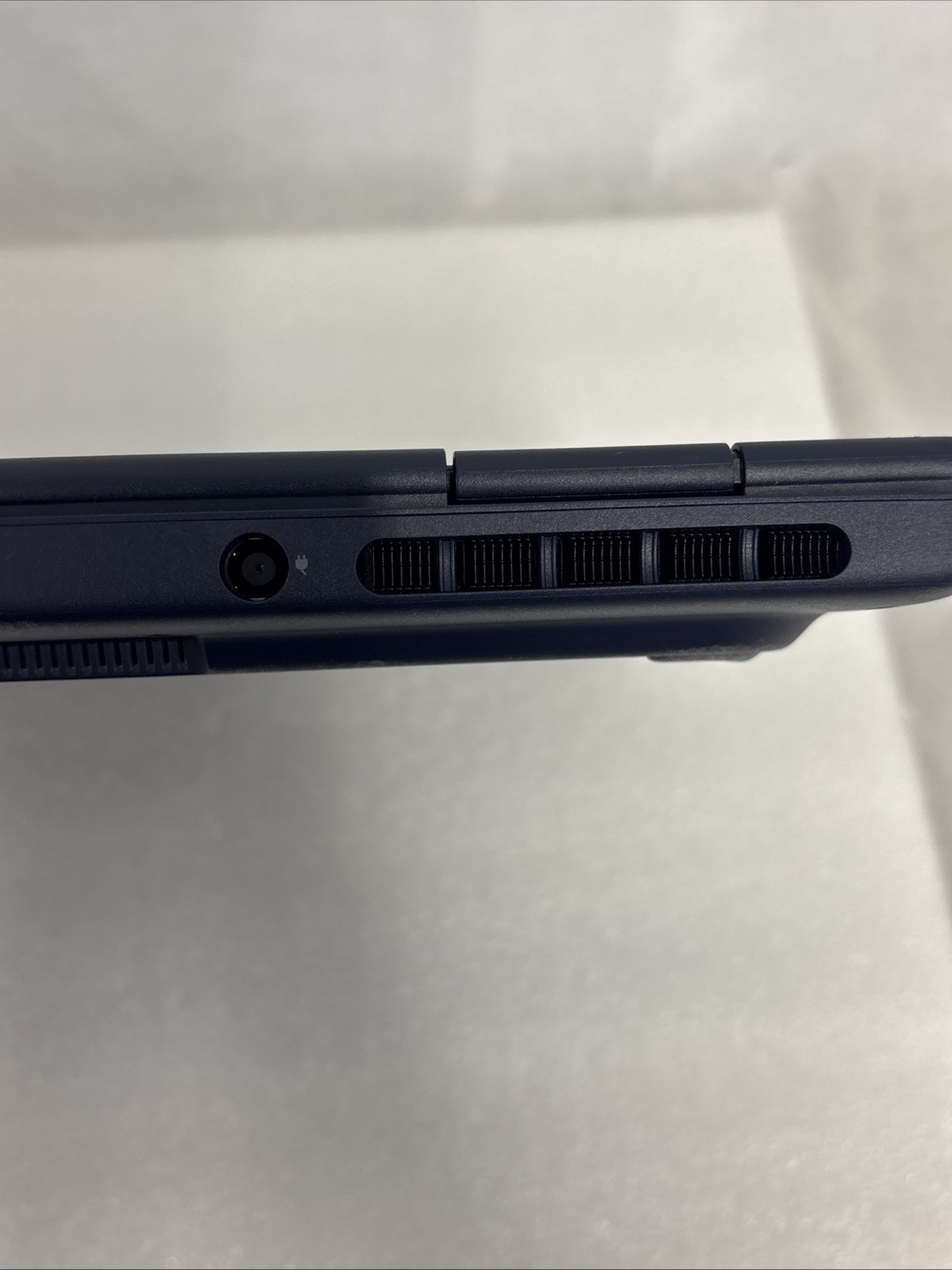 Dell Alienware 16 Aurora (1TB, Intel Core 7, 16GB, RTX 5050, Windows 11 Home)
