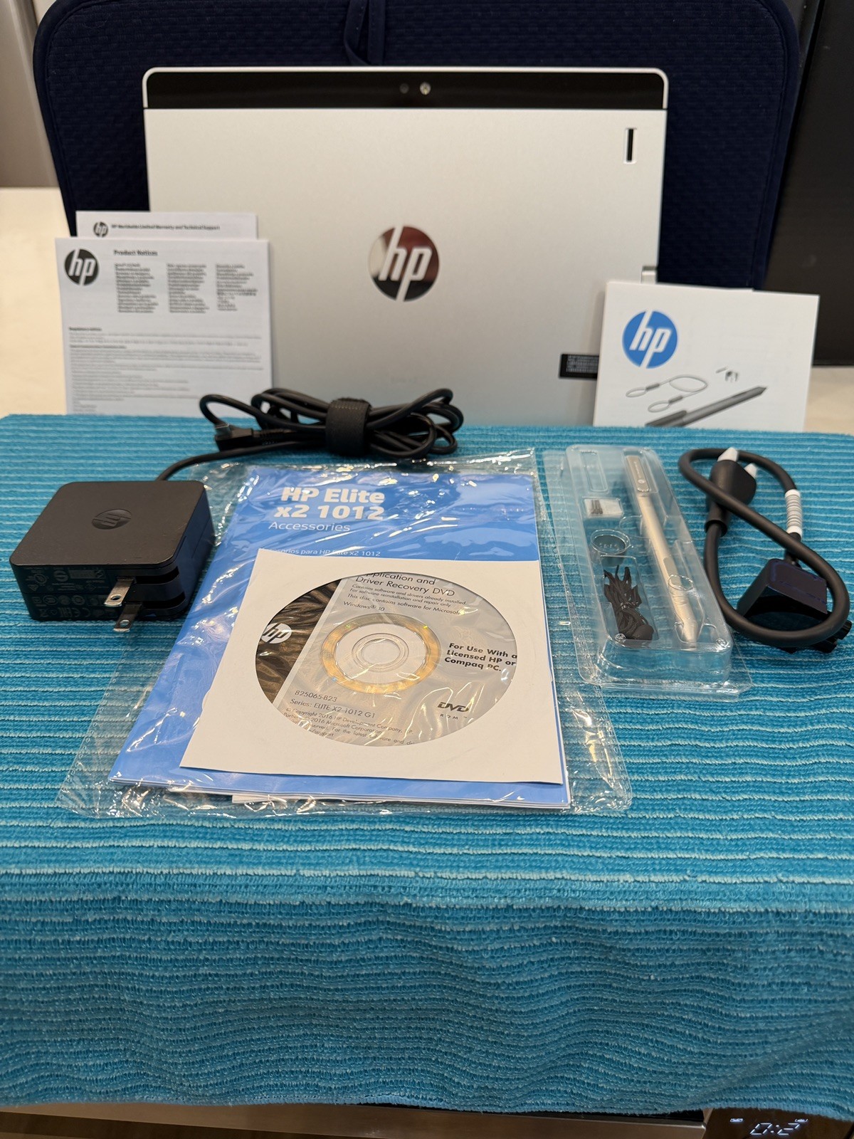 HP Elite x2 1012 G1, Intel Core m5-6Y54 @ 1.1GHz, 8GB RAM, 1TB SSD, Win 11 Pro